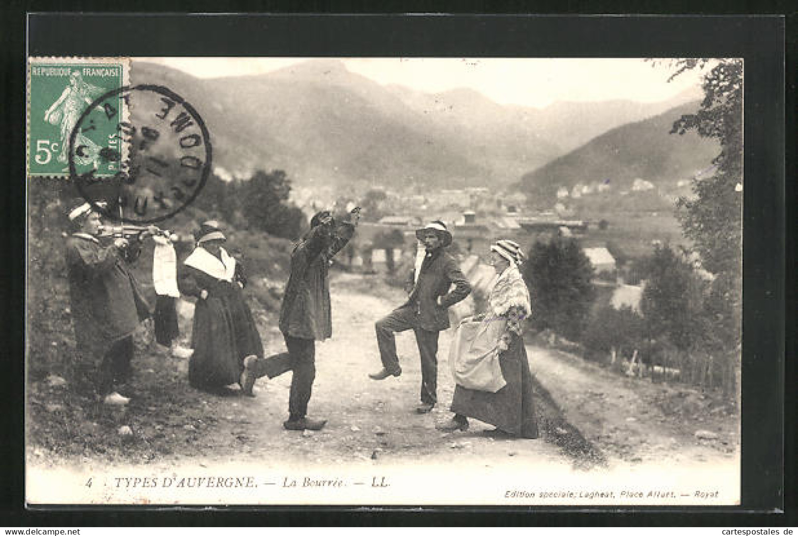 CPA Auvergne, Types D`Auvergne, La Bourrée, Volkstanz  - Non Classés