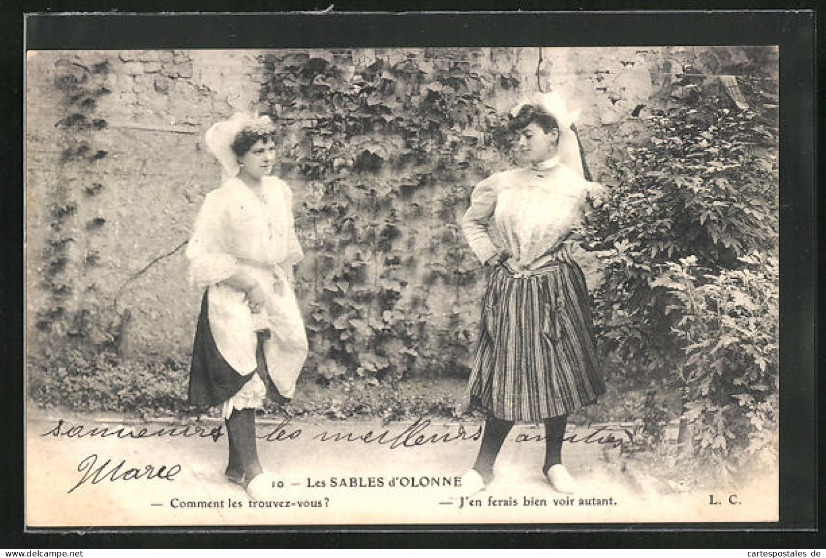 CPA Les Sables D`Olonne, Fille En Costume Typique Aus Pays De La Loire  - Sin Clasificación