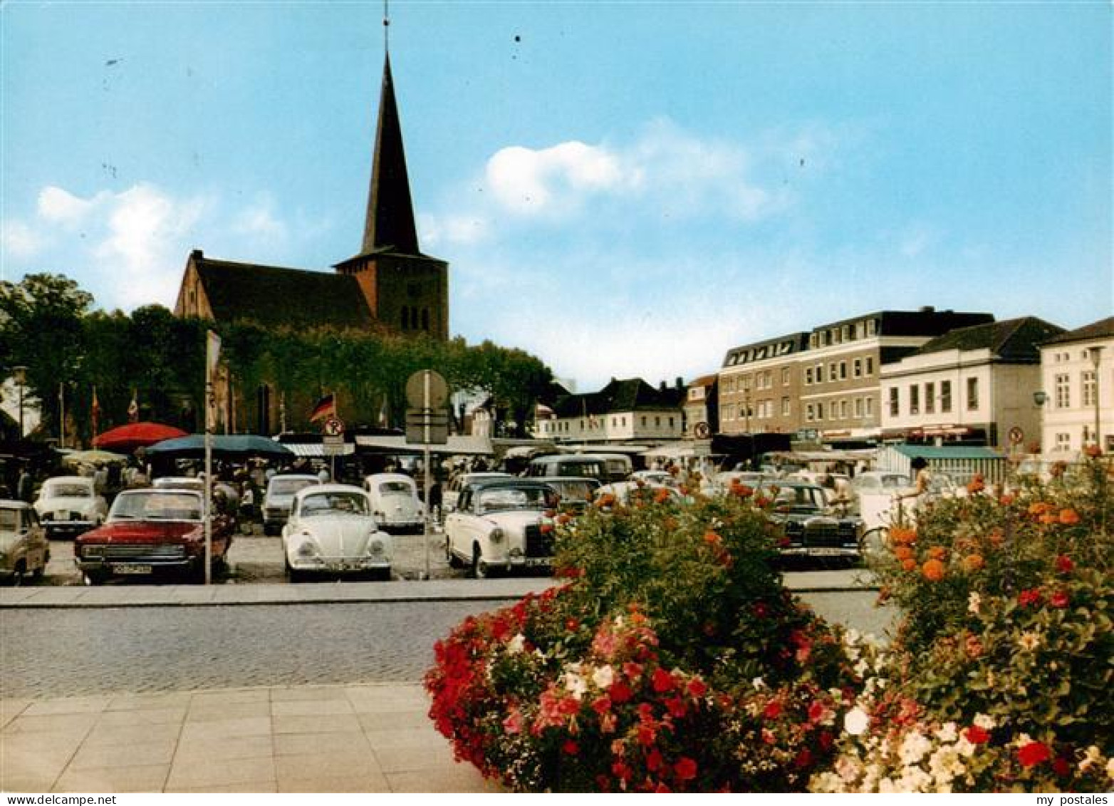 73933733 Neustadt_Holstein Marktplatz Mit Kirche - Neustadt (Holstein)