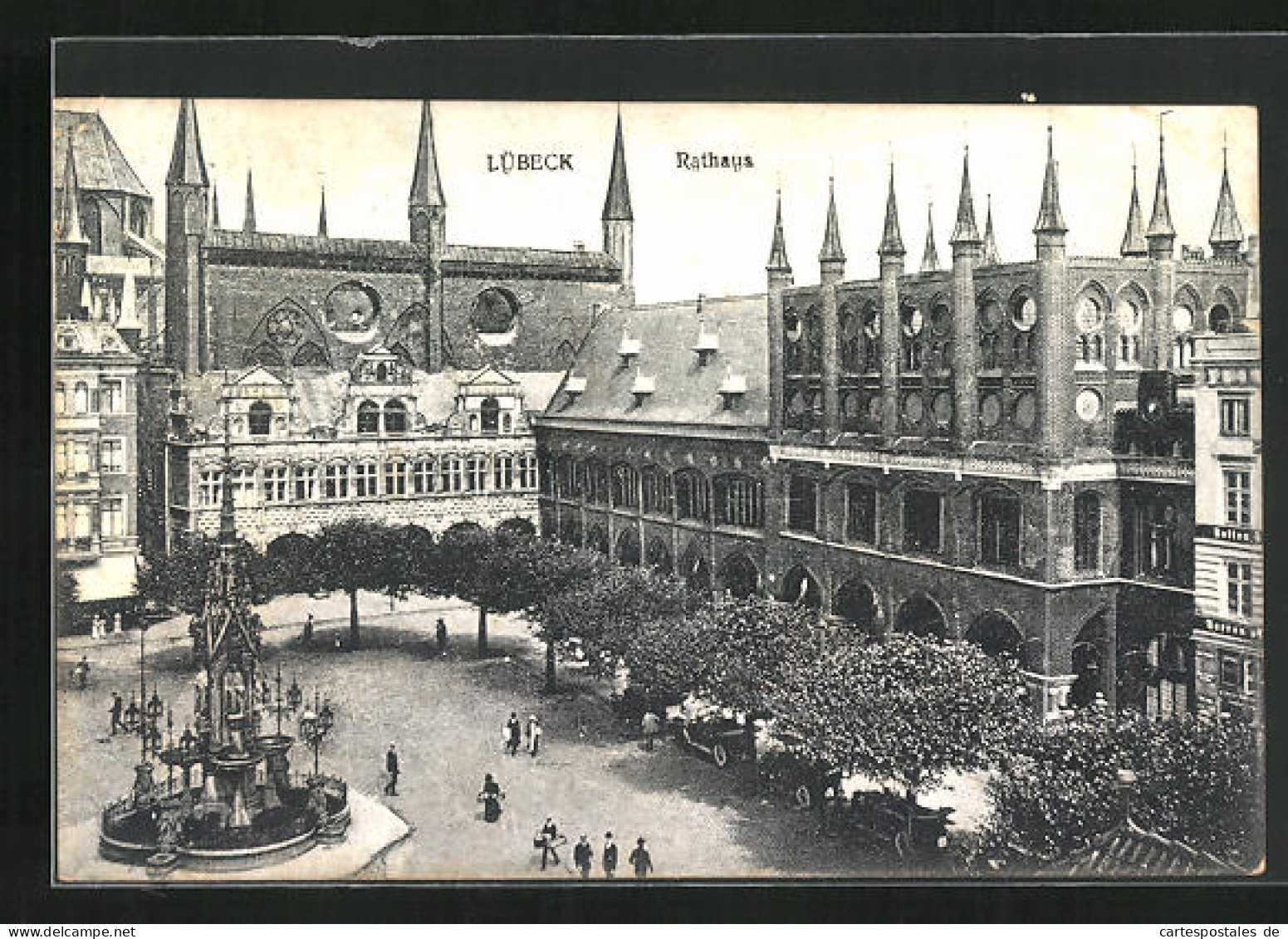 AK Lübeck, Passanten Vor Rathaus  - Luebeck