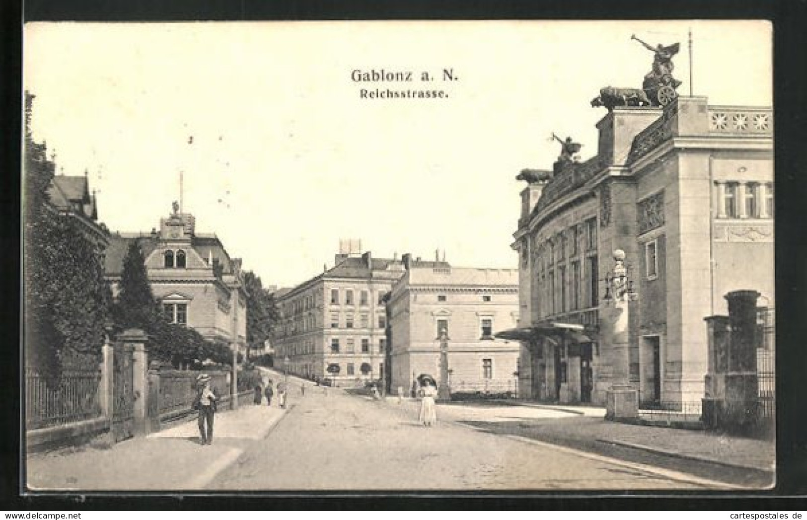 AK Gablonz / Jablonec Nad Nisou, Reichsstrasse Mit Verziertem Gebäude  - Tsjechië