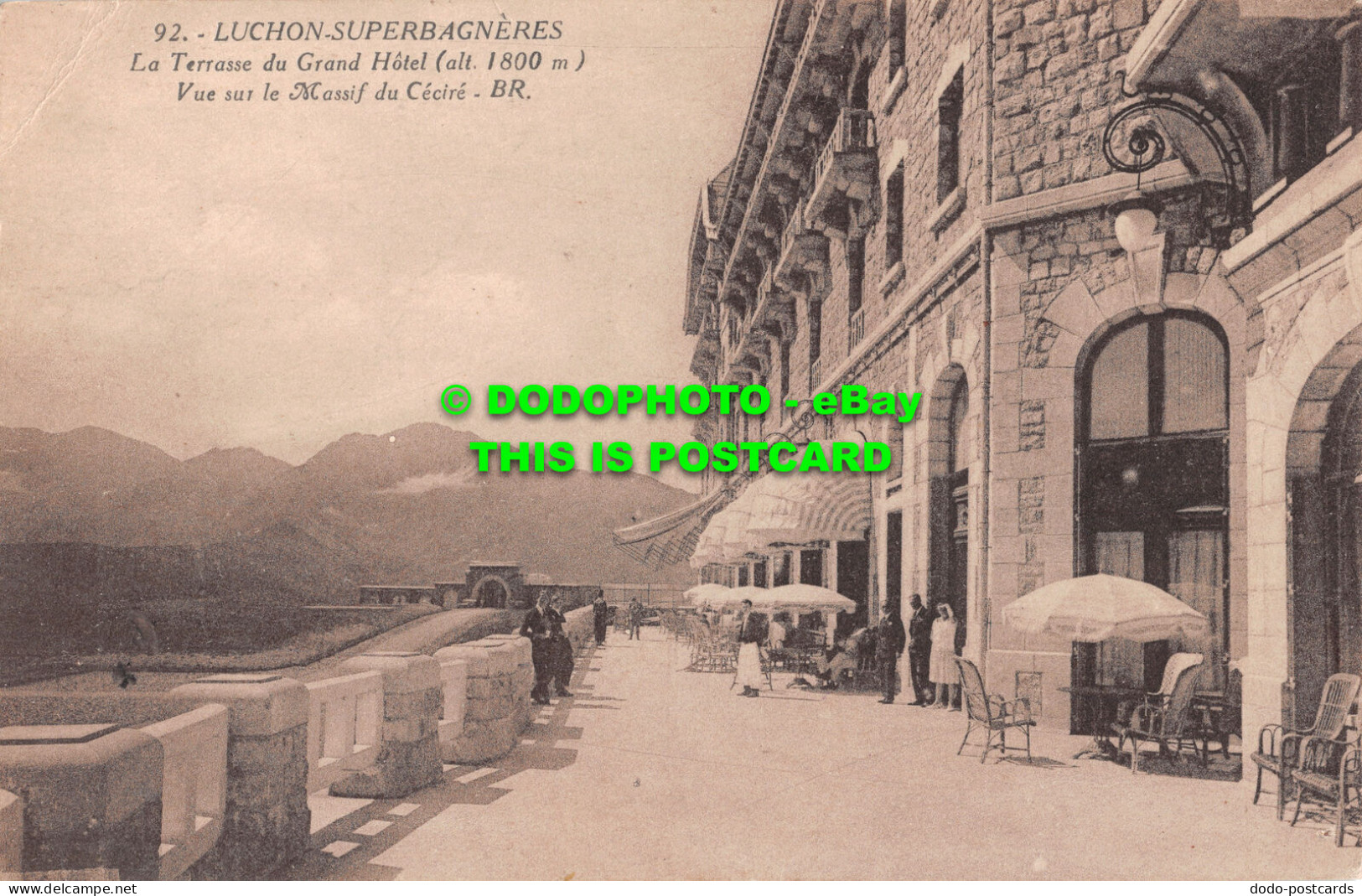 R483420 Luchon Superbagneres. La Terrasse Du Grand Hotel. Vue Sur Le Massif Du C - World