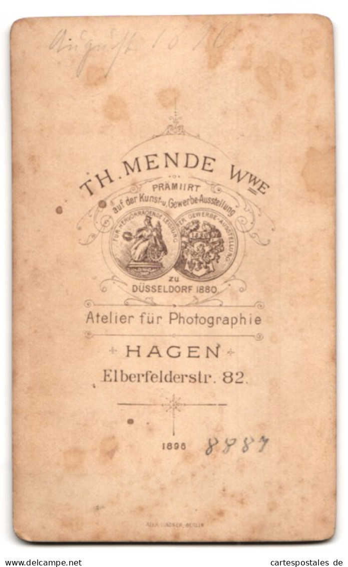 Fotografie Th. Mende Wwe, Hagen, Elberfelderstrasse 82, Junges Paar Sich Gegenseitig In Die Augen Schauend  - Anonymous Persons