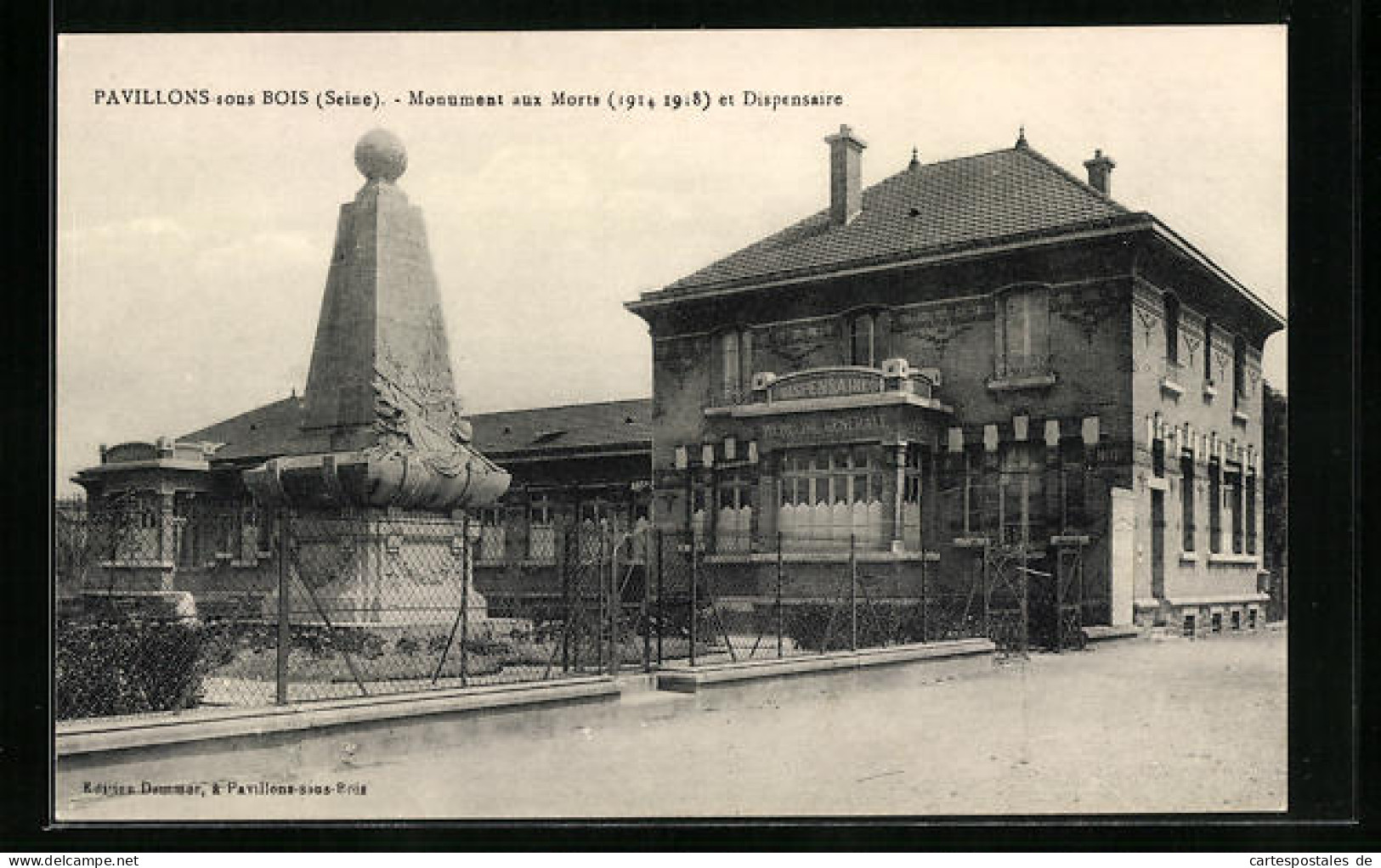 CPA Pavillons-sous-Bois, Monument Aux Morts Et Dispensaire  - Les Pavillons Sous Bois