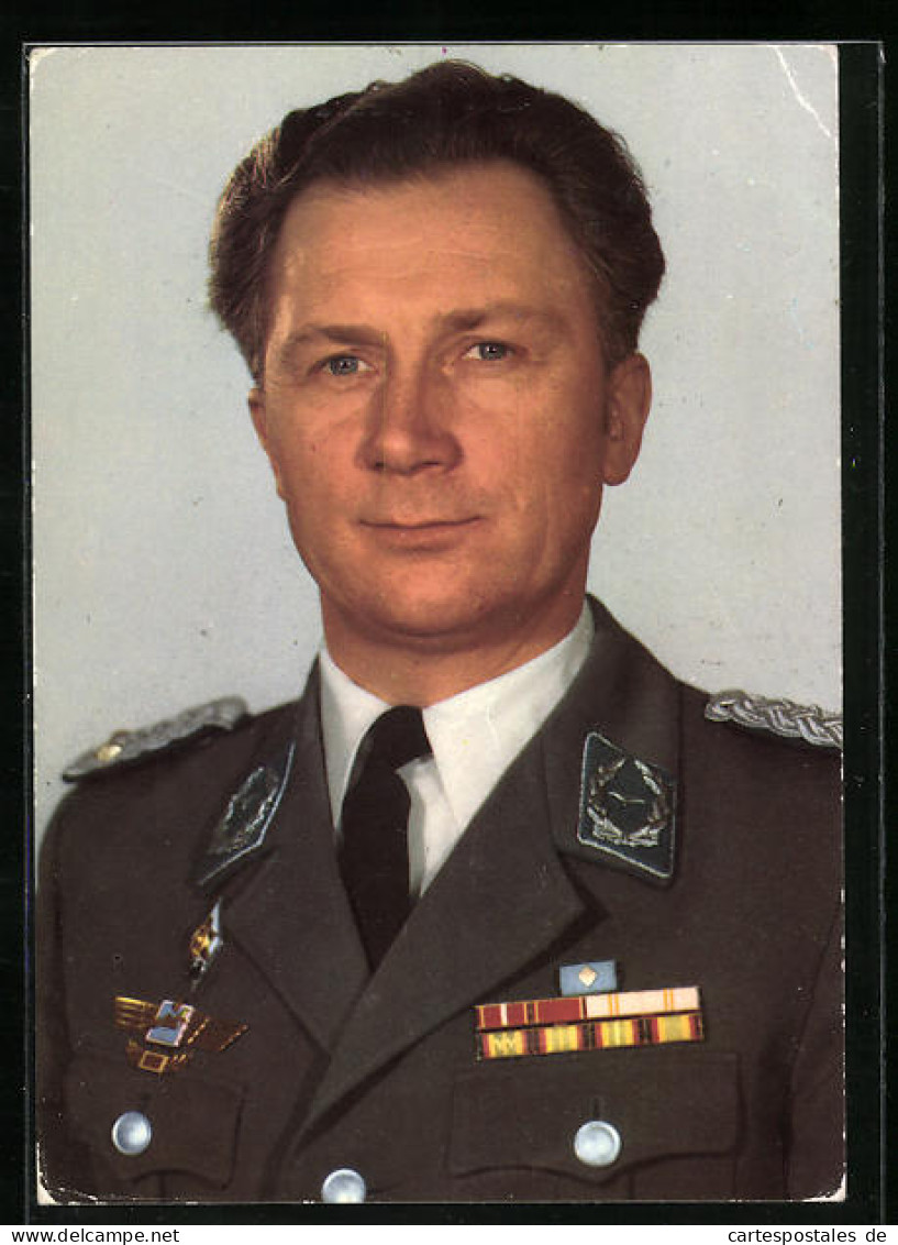 AK Erster Fliegerkosmonaut D. DDR Sigmund Jähn, Oberstleutnant D. Nationalen Volksarmee  - Ruimtevaart