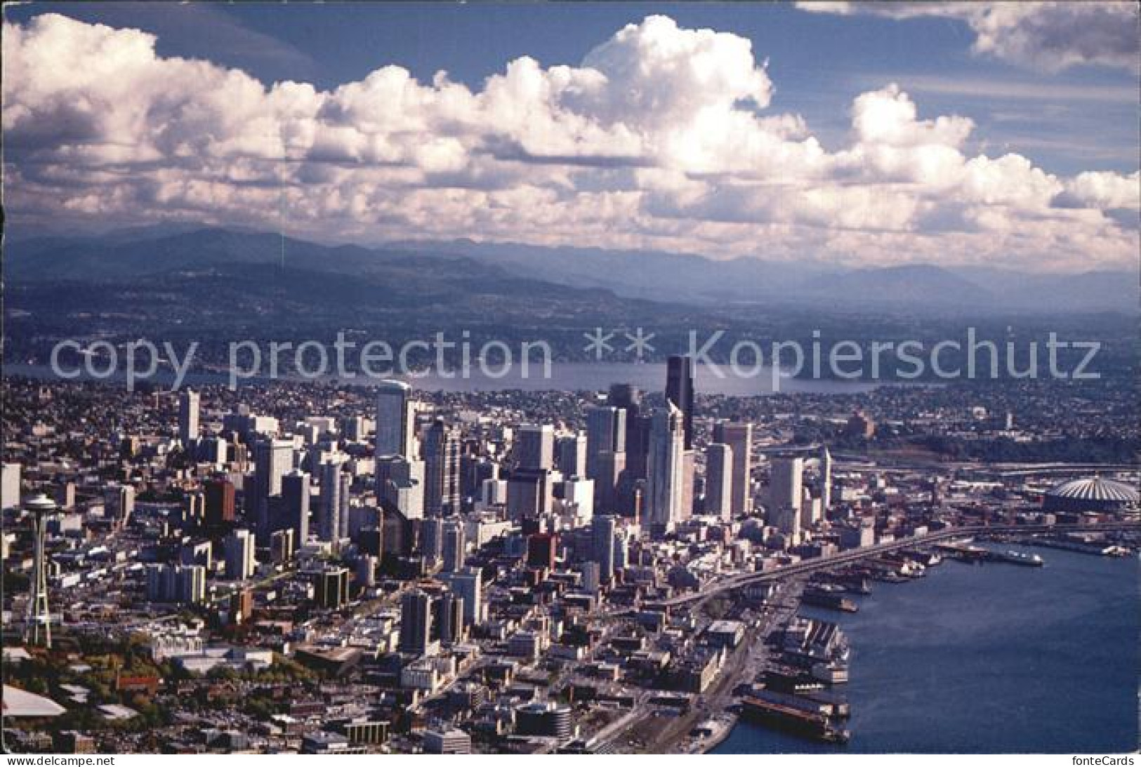 72459956 Seattle The Emerald City With The Waterfront On Elliott Bay And Lake Wa - Altri & Non Classificati