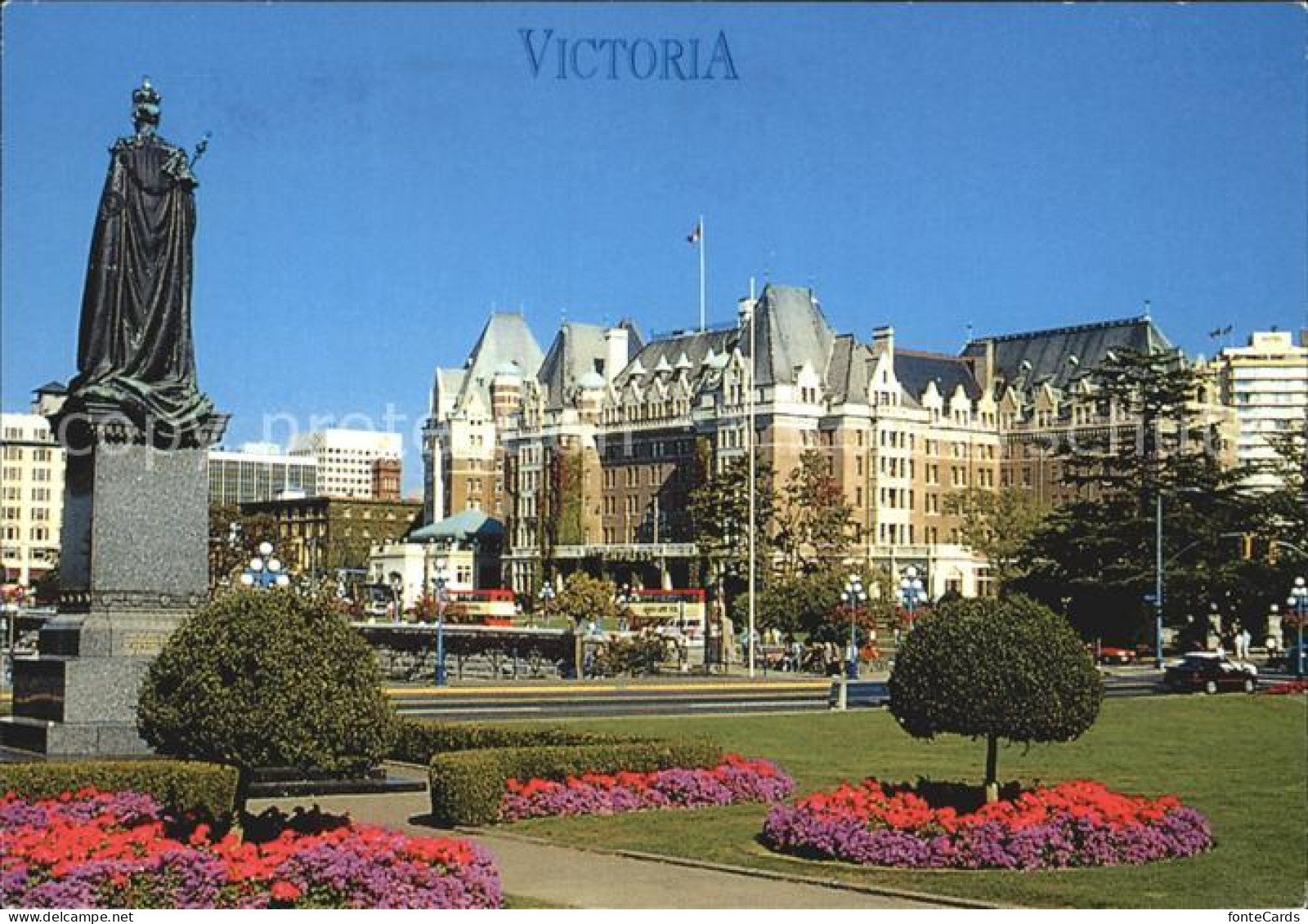72459779 Victoria British Columbia Bronze Statue Of Queen Victoria Overlooking T - Unclassified