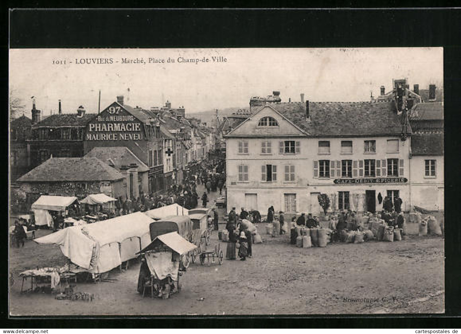 CPA Louviers, Marché, Place Du Champ-de-Ville  - Louviers