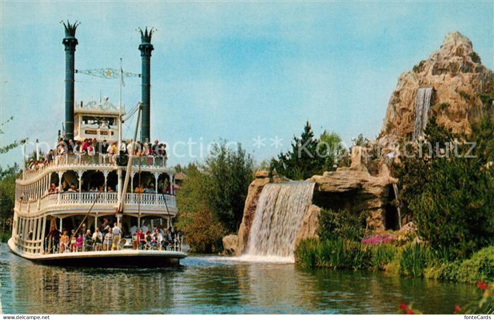 73051509 Disneyland_California The Mark Twain Steamboat Passes Cascade Peak And  - Altri & Non Classificati