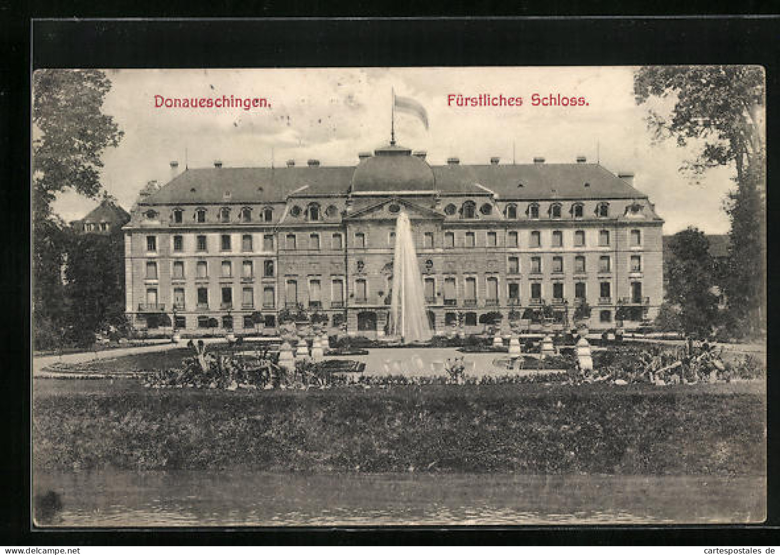 AK Donaueschingen, Fürstliches Schloss Mit Fontäne  - Donaueschingen