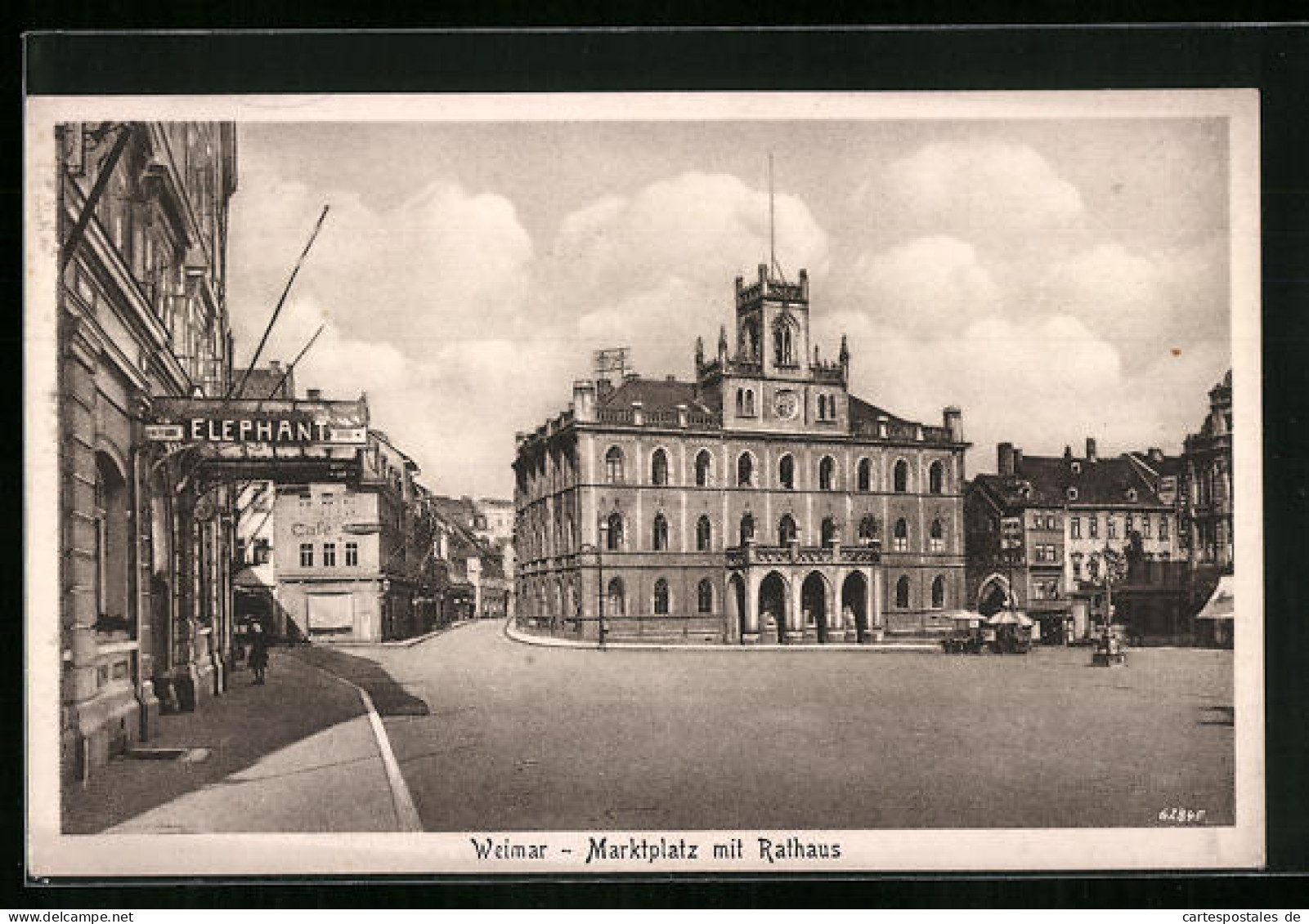 AK Weimar, Rathaus Und Geschäft Am Marktplatz  - Weimar