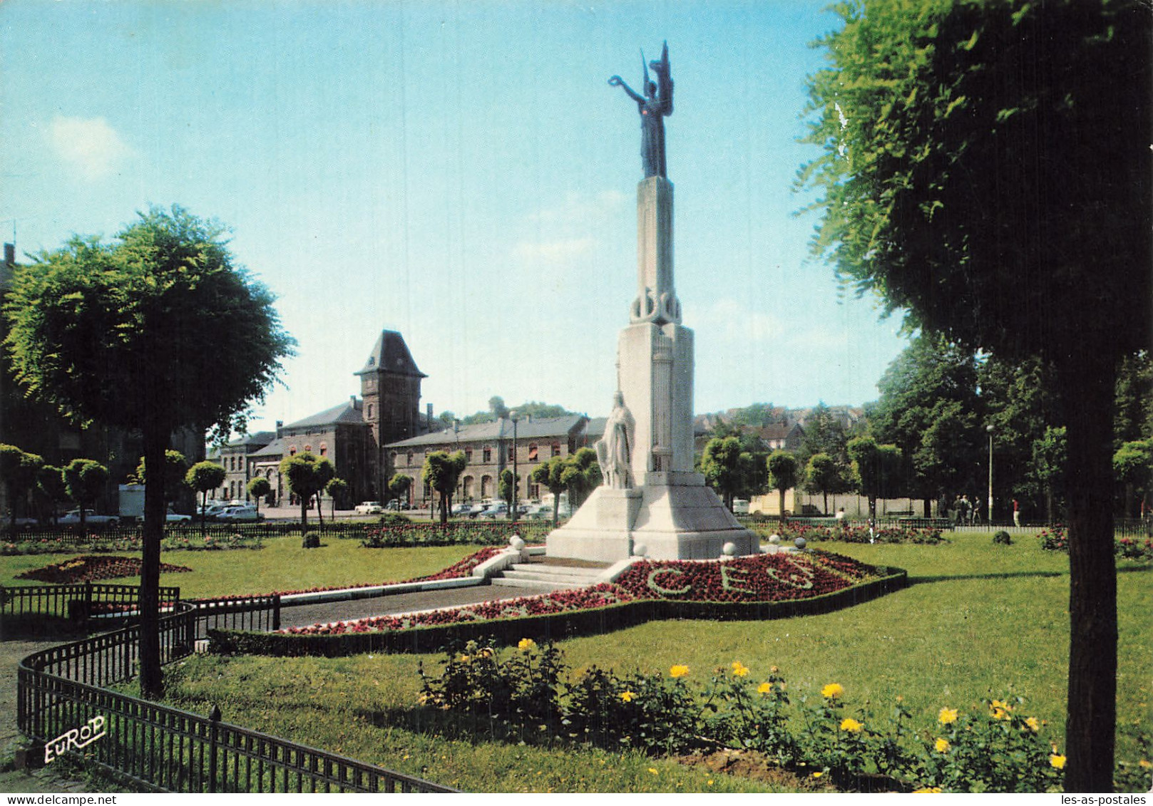 57 SARREGUEMINES MONUMENT AUX MORTS ET GARE - Sarreguemines