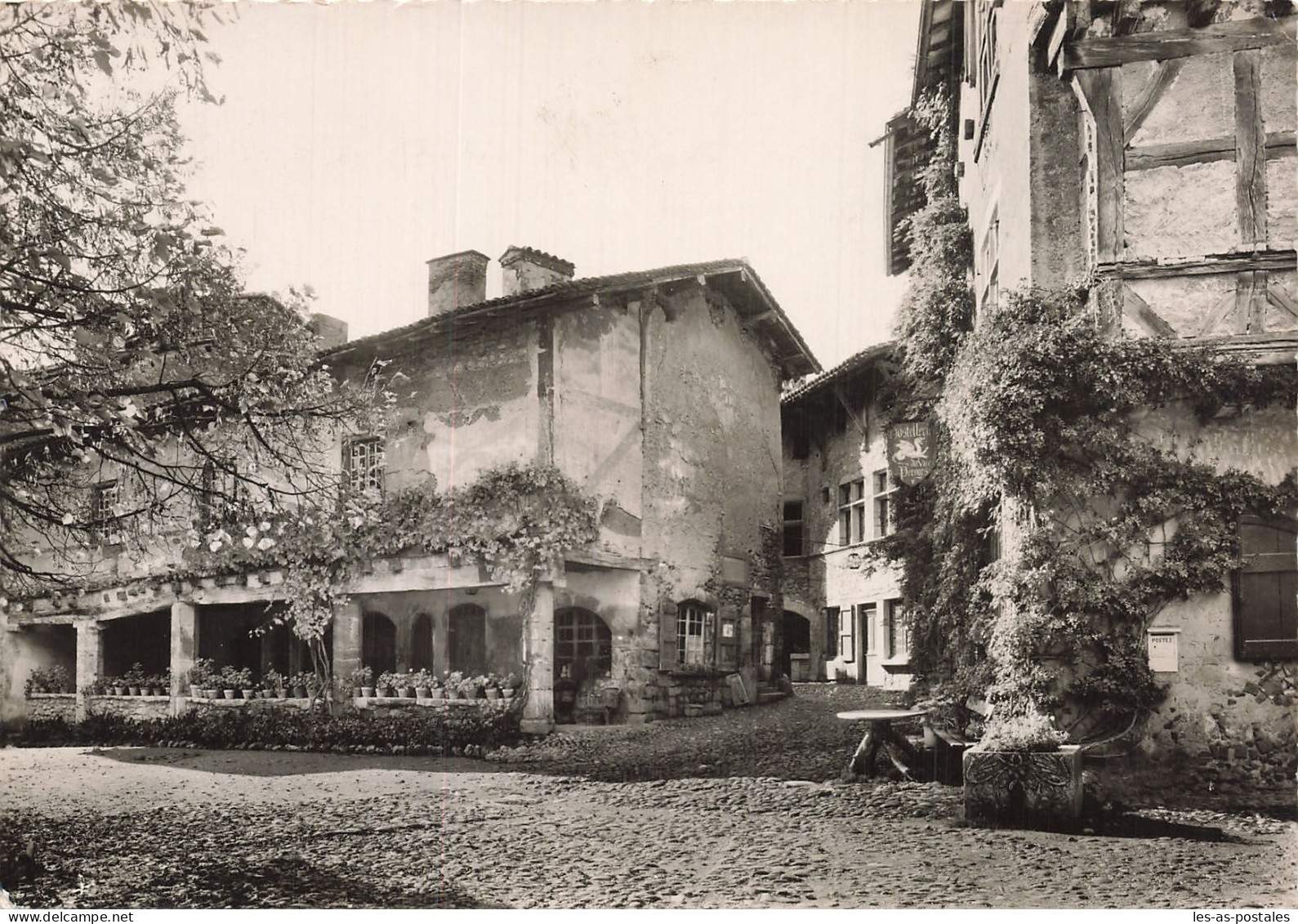 01 PEROUGES MAISON A PILLIERS ET RUE DU PRINCE - Pérouges