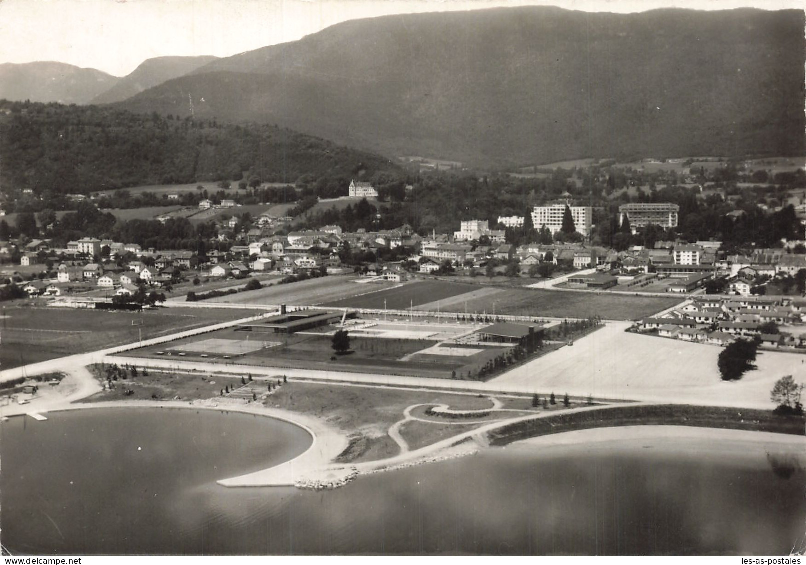 01 DIVONNE LES BAINS LAC PISCINE ET MONTS DU JURA - Divonne Les Bains