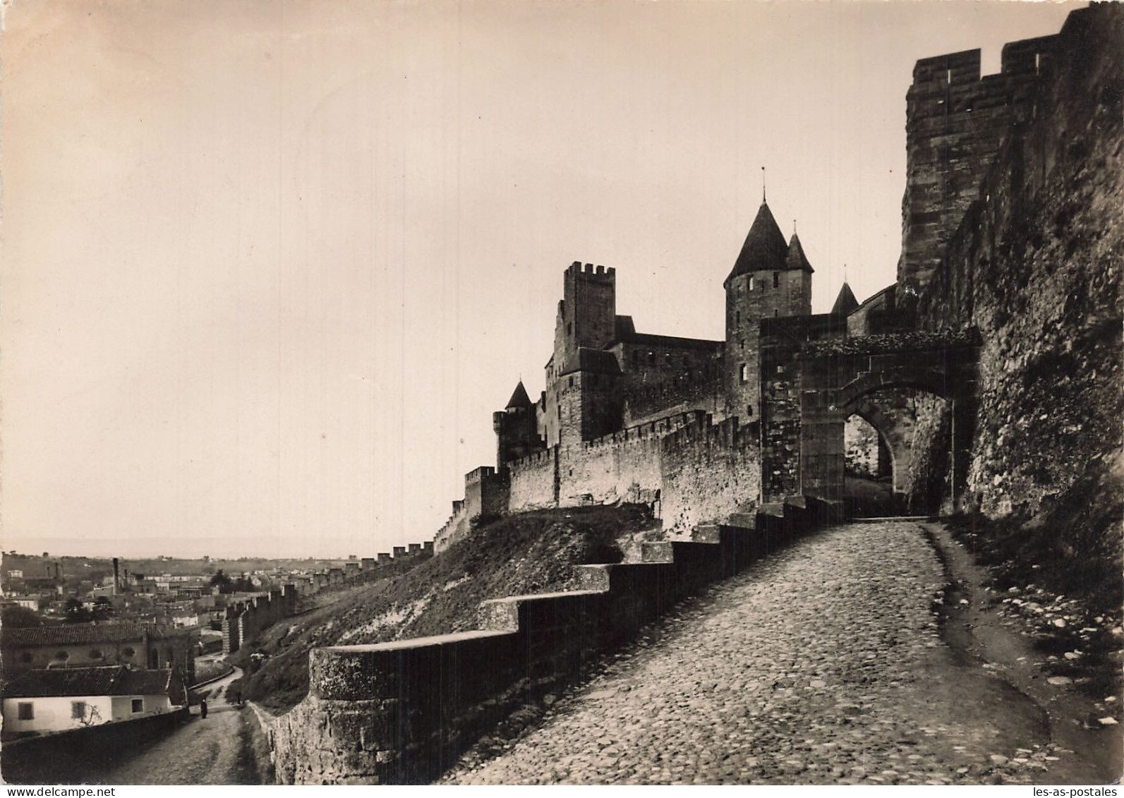 11  LA CITE DE CARCASSONNE ET LA PORTE D AUDE  - Carcassonne