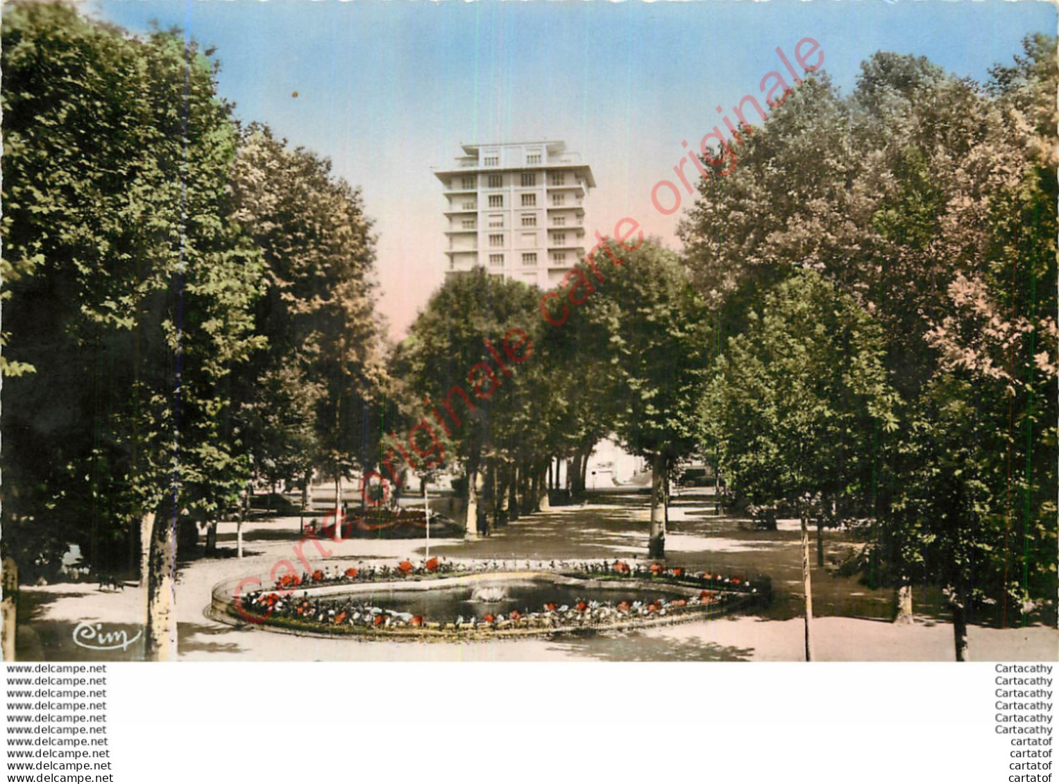 42.  ROANNE .  Place Des Promenades Populle Et Le Gratte Ciel . - Roanne