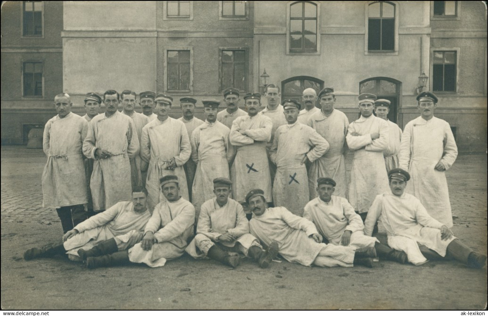 Bautzen  Militär  1.WK (Erster Weltkrieg) Soldaten Vor Lazarett 1918 Privatfoto - Bautzen