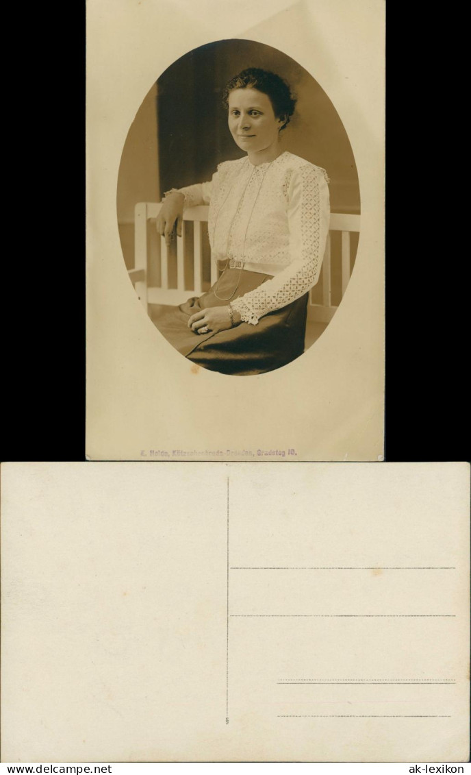 Ansichtskarte  Atelierfoto - Junge Frau Auf Bank 1916 - Personaggi