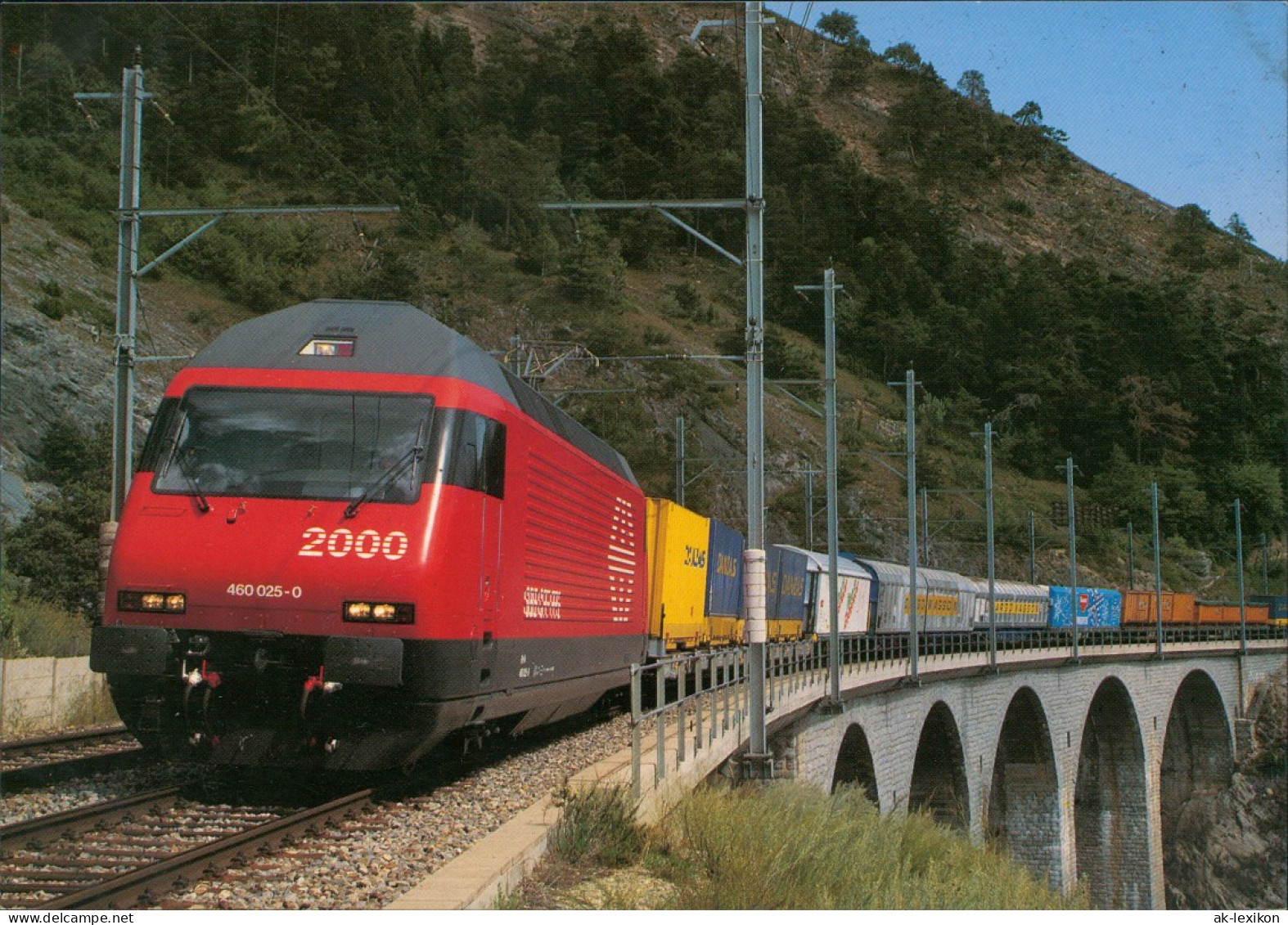 Eisenbahn Re 460 025 Der SBB Mit Güterzug Auf Der Lötschberglinie 2000 - Trains