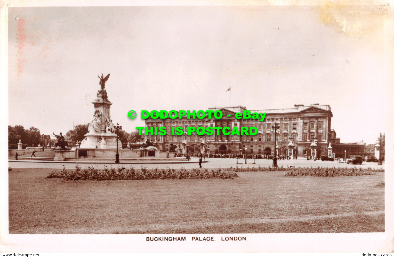 R484445 London. Buckingham Palace. D. F. Postcard - Other & Unclassified