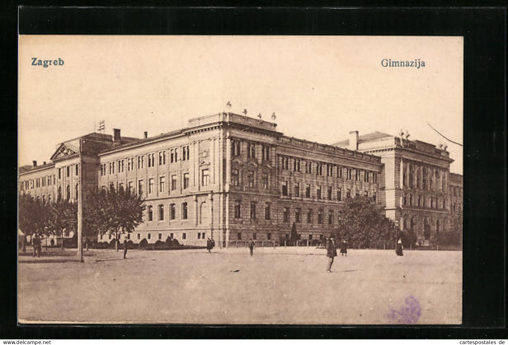 AK Zagreb, Gymnasium Mit Strasse Und Passanten  - Croatie