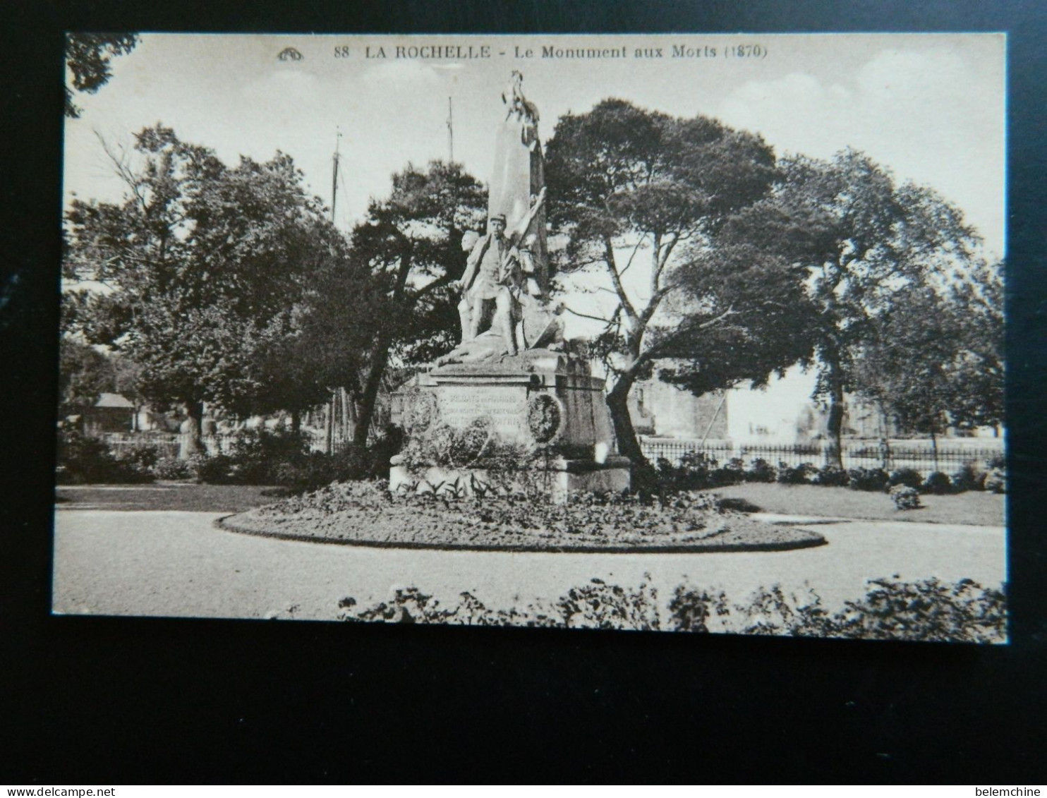 LA ROCHELLE                           LE MONUMENT AUX MORTS - La Rochelle