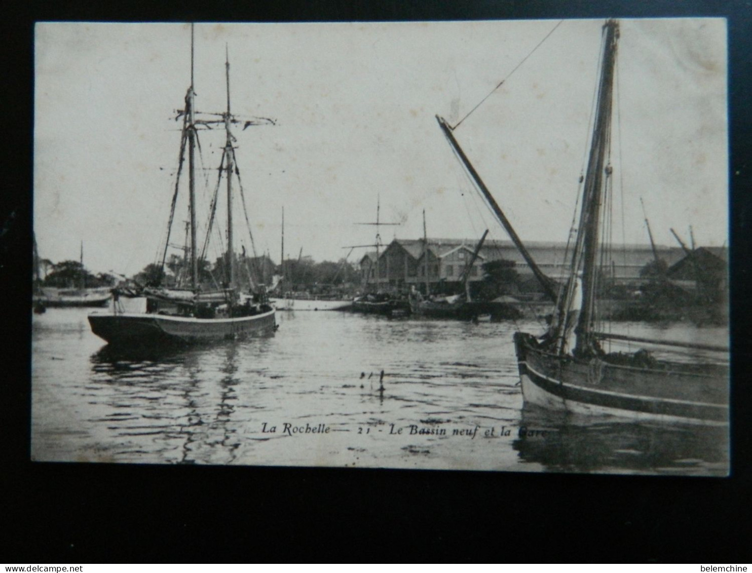 LA ROCHELLE                           LE BASSIN NEUF ET LA GARE - La Rochelle