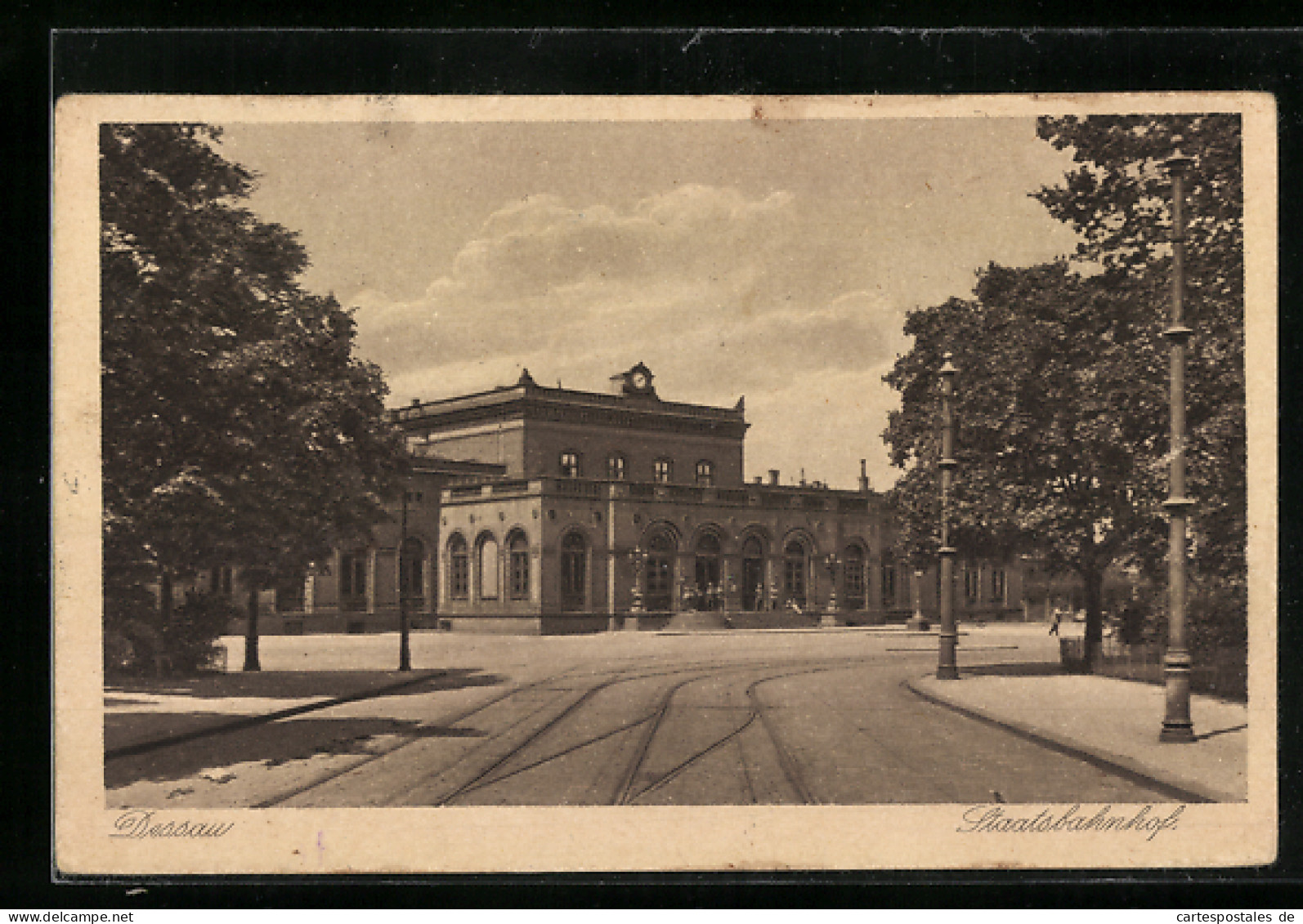 AK Dessau, Strassenpartie Zum Staatsbahnhof  - Dessau