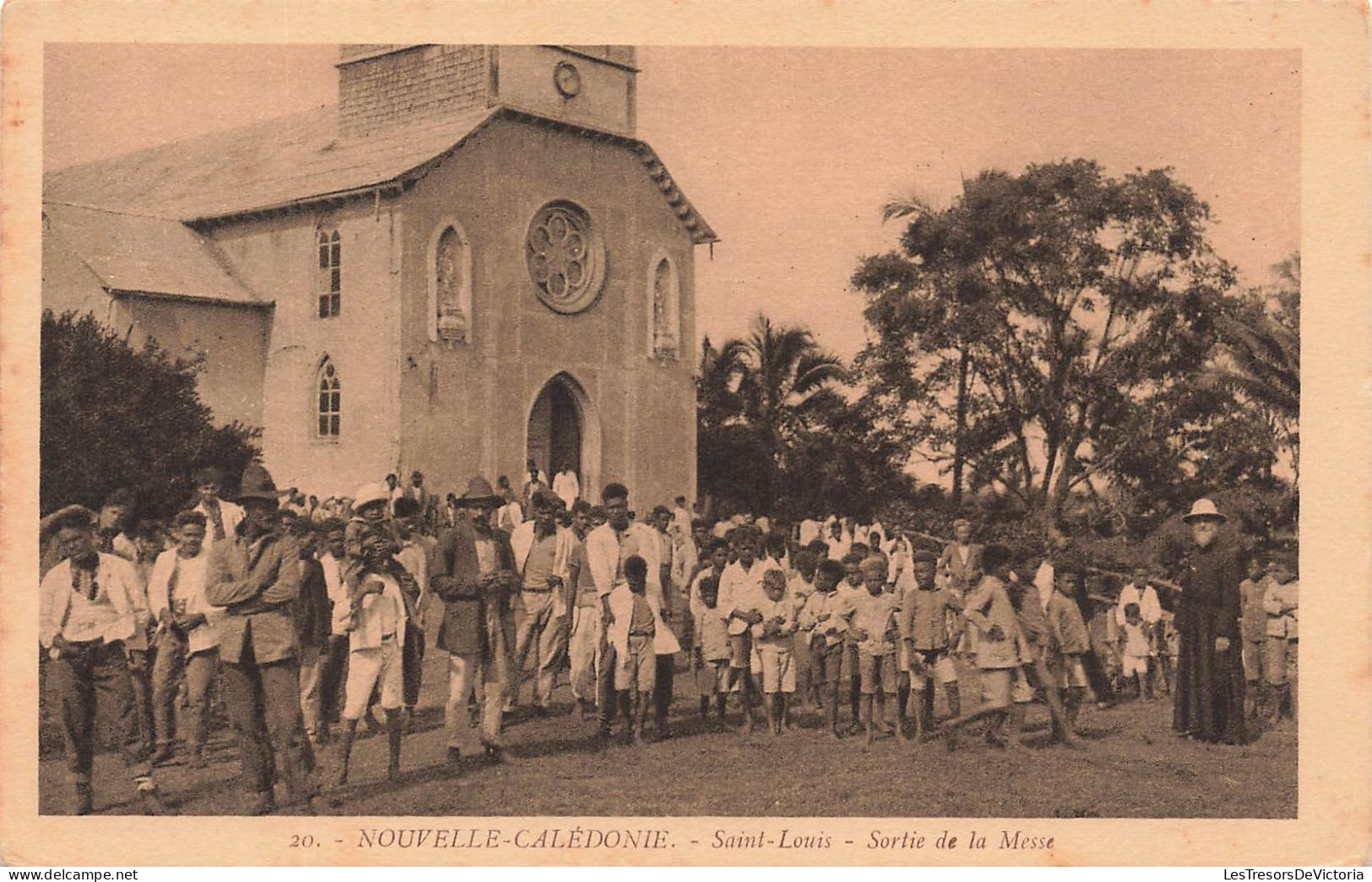 NOUVELLE CALEDONIE - Saint Louis - Sortie De La Messe - Animé - Enfants - Gustave - Carte Postale Ancienne - Nouvelle Calédonie