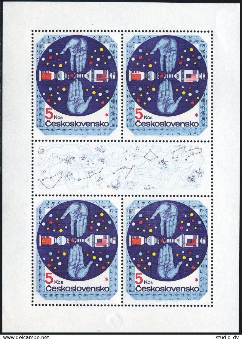 Czechoslovakia 2028a Sheet, MNH. Mi 2282 Klb. Space Research,1975. Soyuz-Apollo. - Nuovi