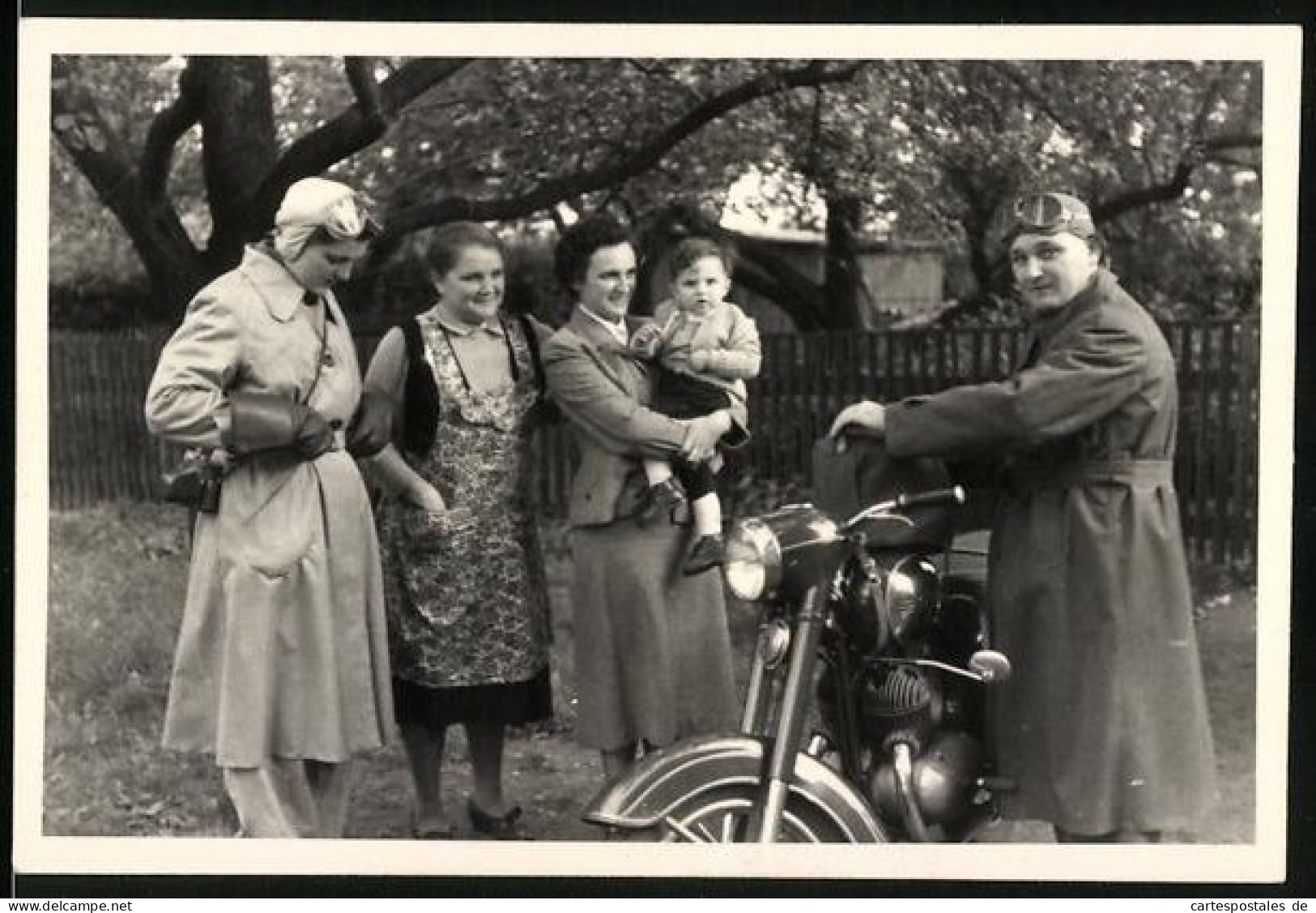 Fotografie Graul, Burgstädt, Motorrad Jawa 350, Paar Mit Schutzbrille Und Haube  - Cars