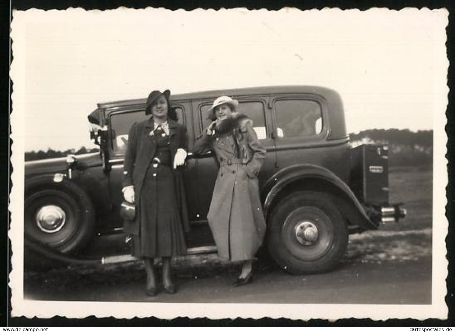 Fotografie Auto Talbot, Edeldamen Mi Pelzboa Nebst Limousine  - Cars