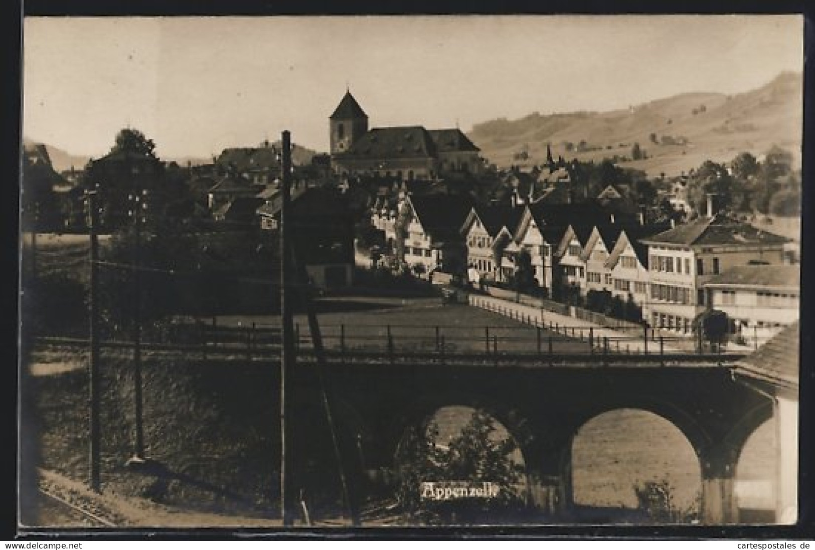 AK Appenzell, Blick über Bahntrasse Auf Reihenhäuser Und Kirche  - Appenzell