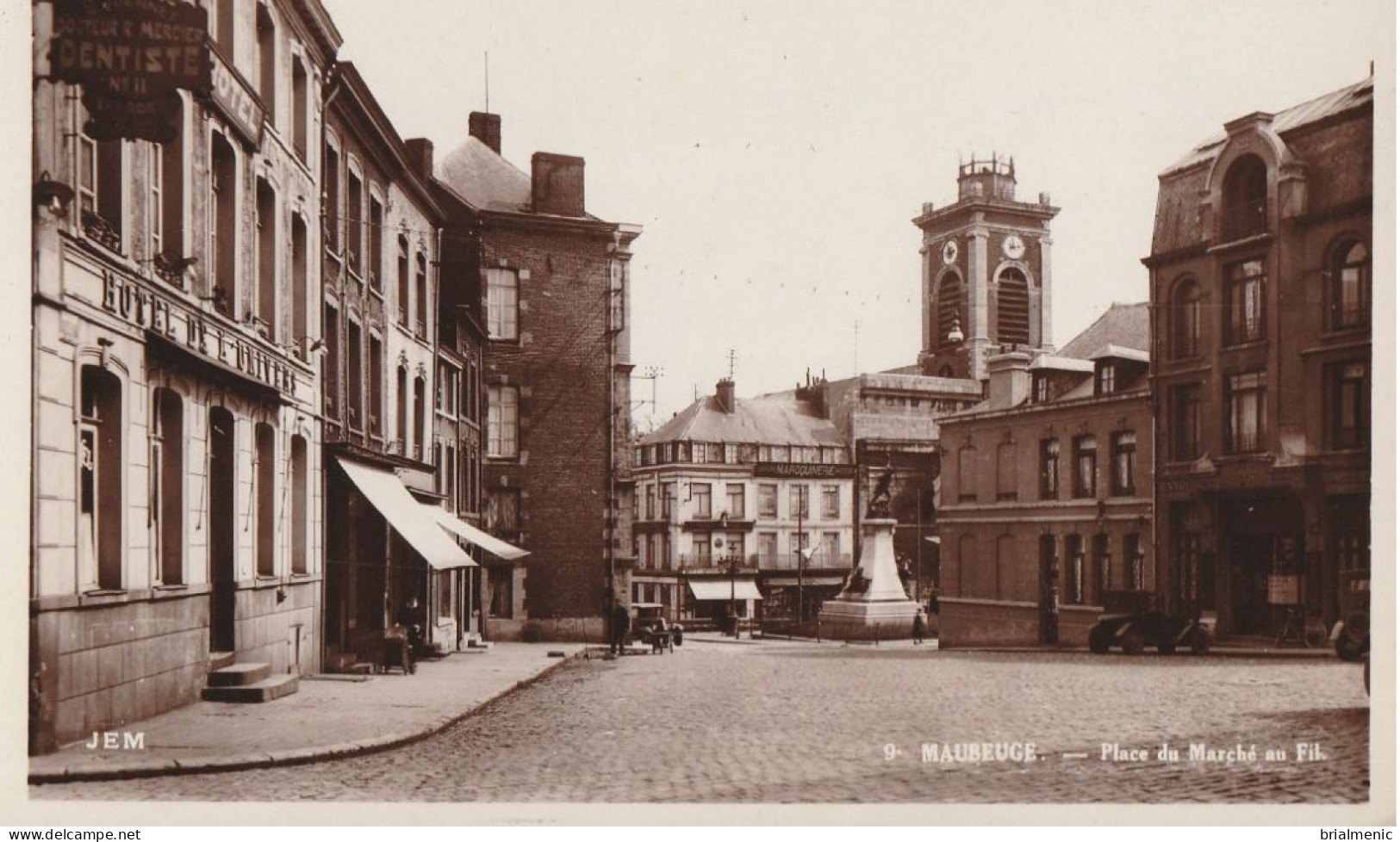 MAUBEUGE  Place Du Marché Au Fil - Maubeuge