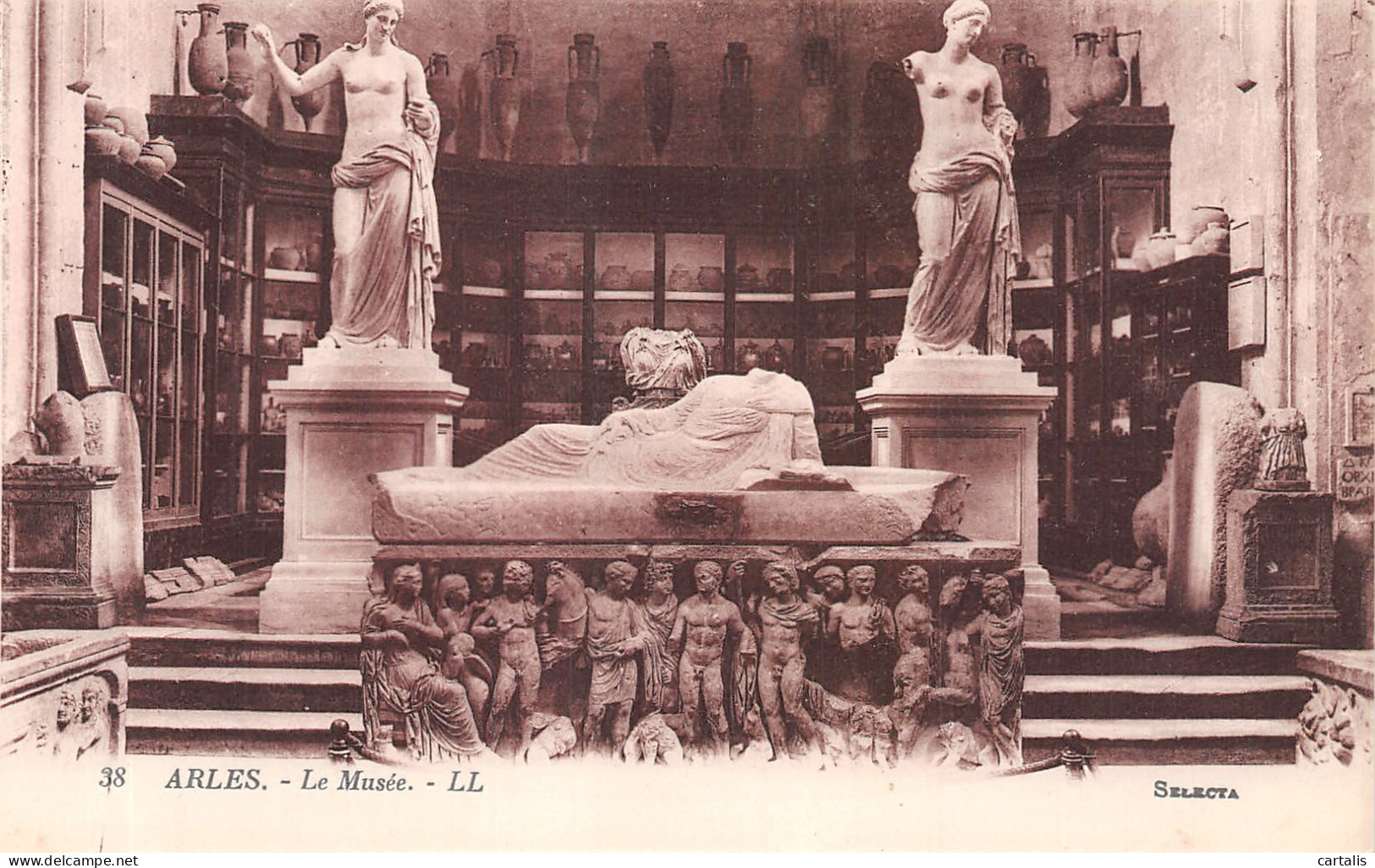 13-ARLES-N°4259-E/0057 - Arles