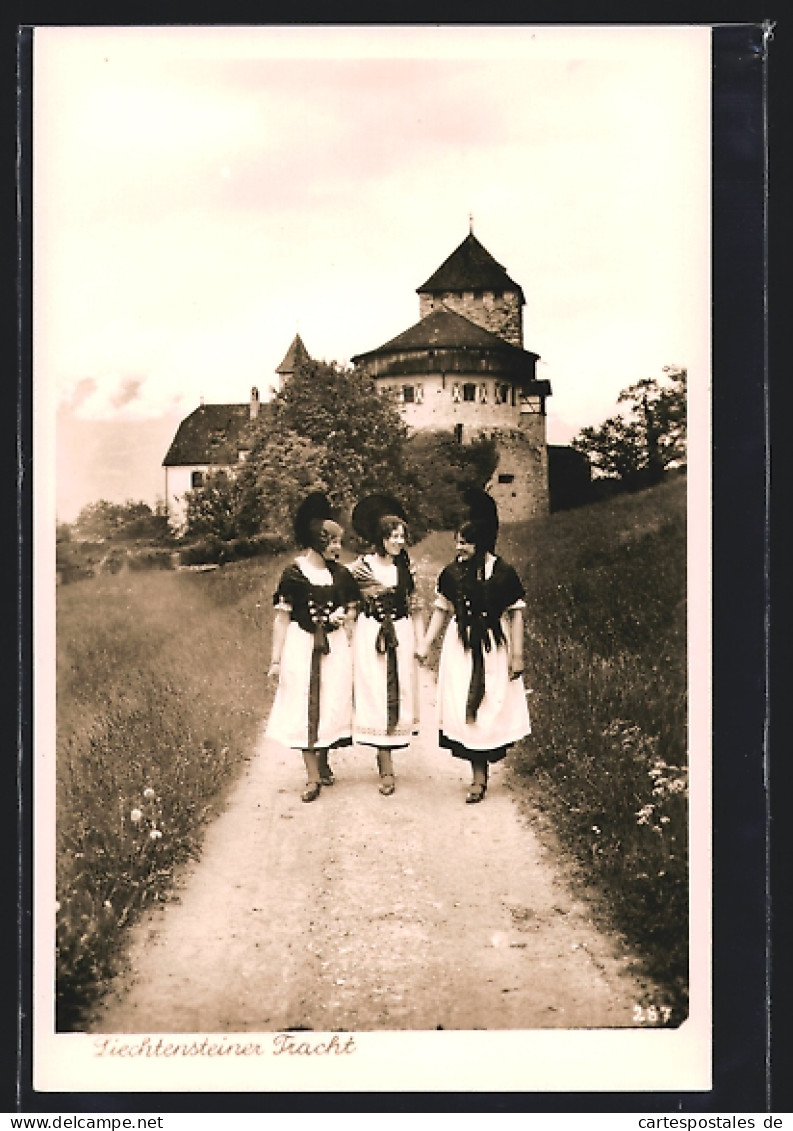 AK Vaduz, Mädchen In Liechtensteiner Tracht Vor Dem Schloss  - Liechtenstein