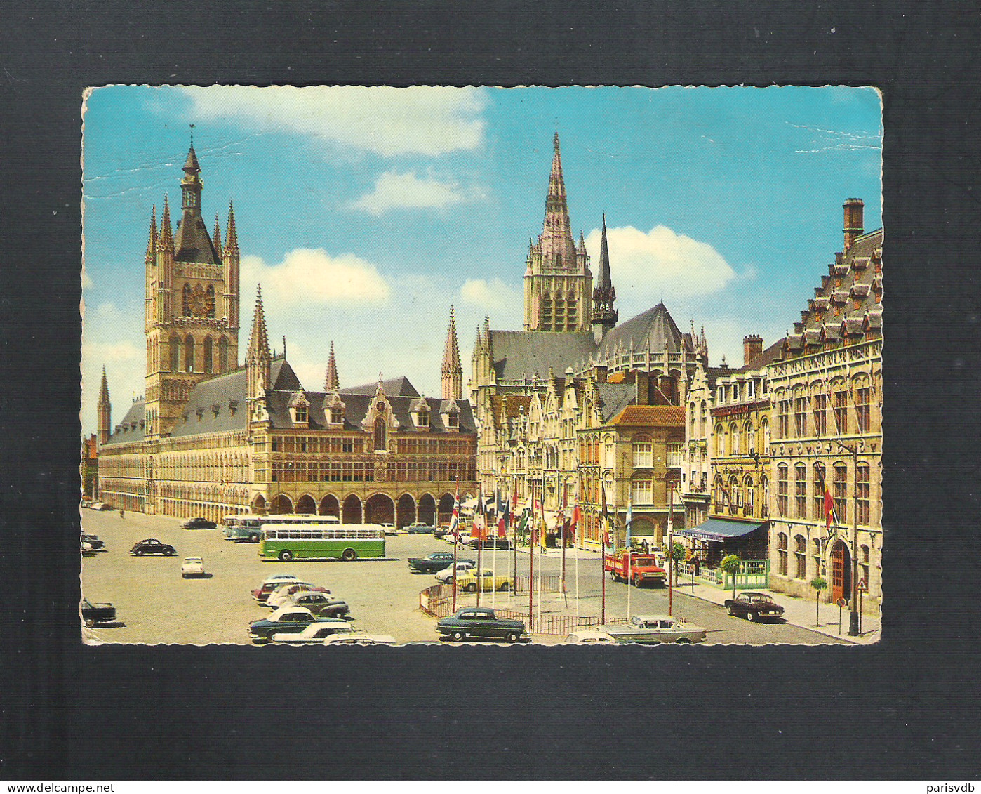 IEPER - DE HALLEN EN MARKTPLAATS     (12.977) - Ieper