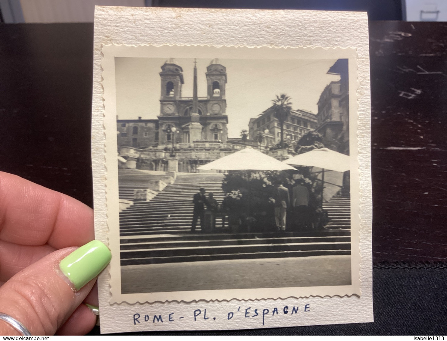 Photo Snapshot 1930 40 ITALIE ROME Place D’Espagne, Personne Sur Des Escaliers Devant Un Commerce De Fleurs Parasol - Lugares