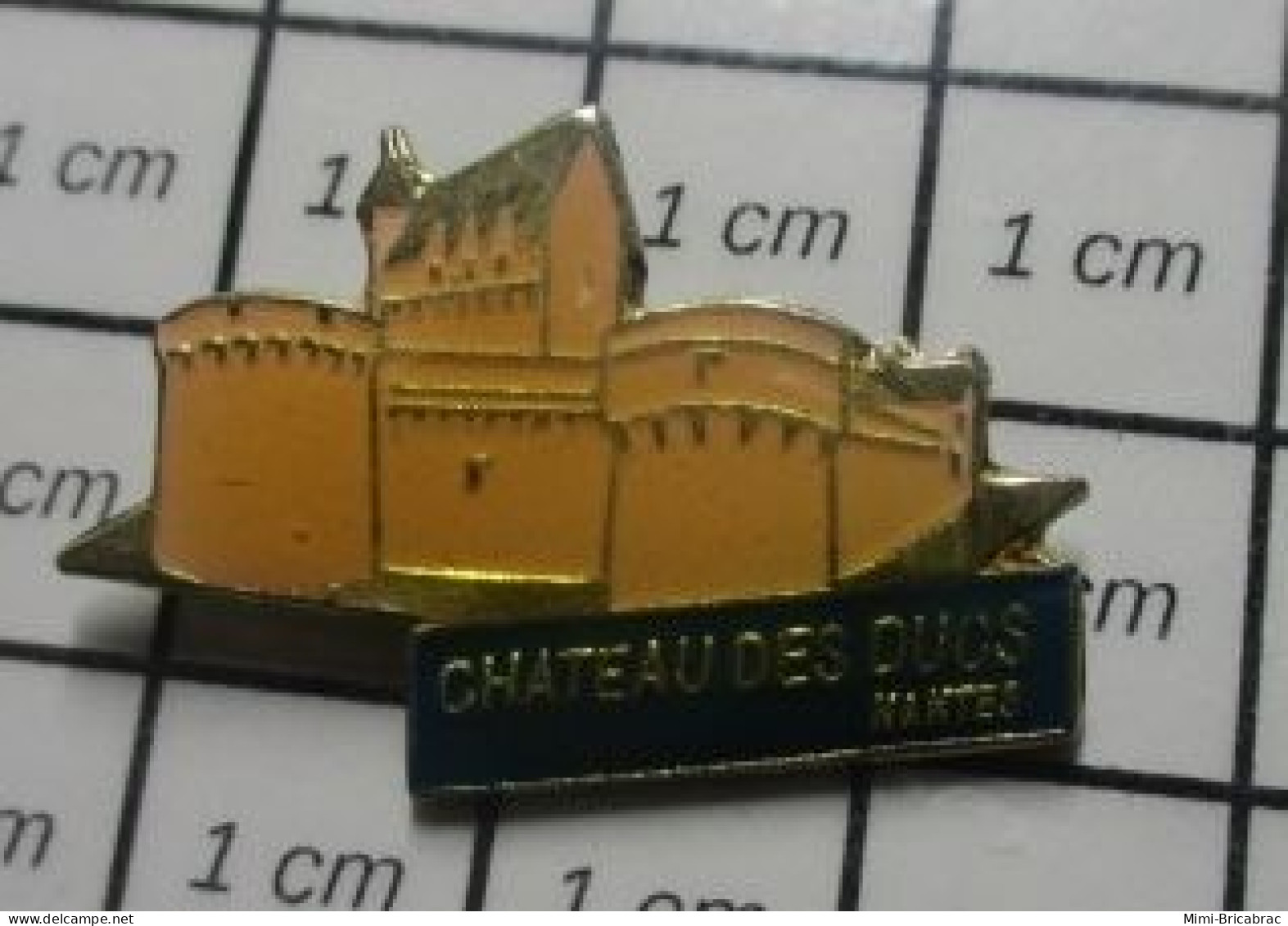 414B Pin's Pins / Beau Et Rare : VILLES / CHATEAU DES DUCS NANTES EN PAYS DE LA LOIRE - Städte