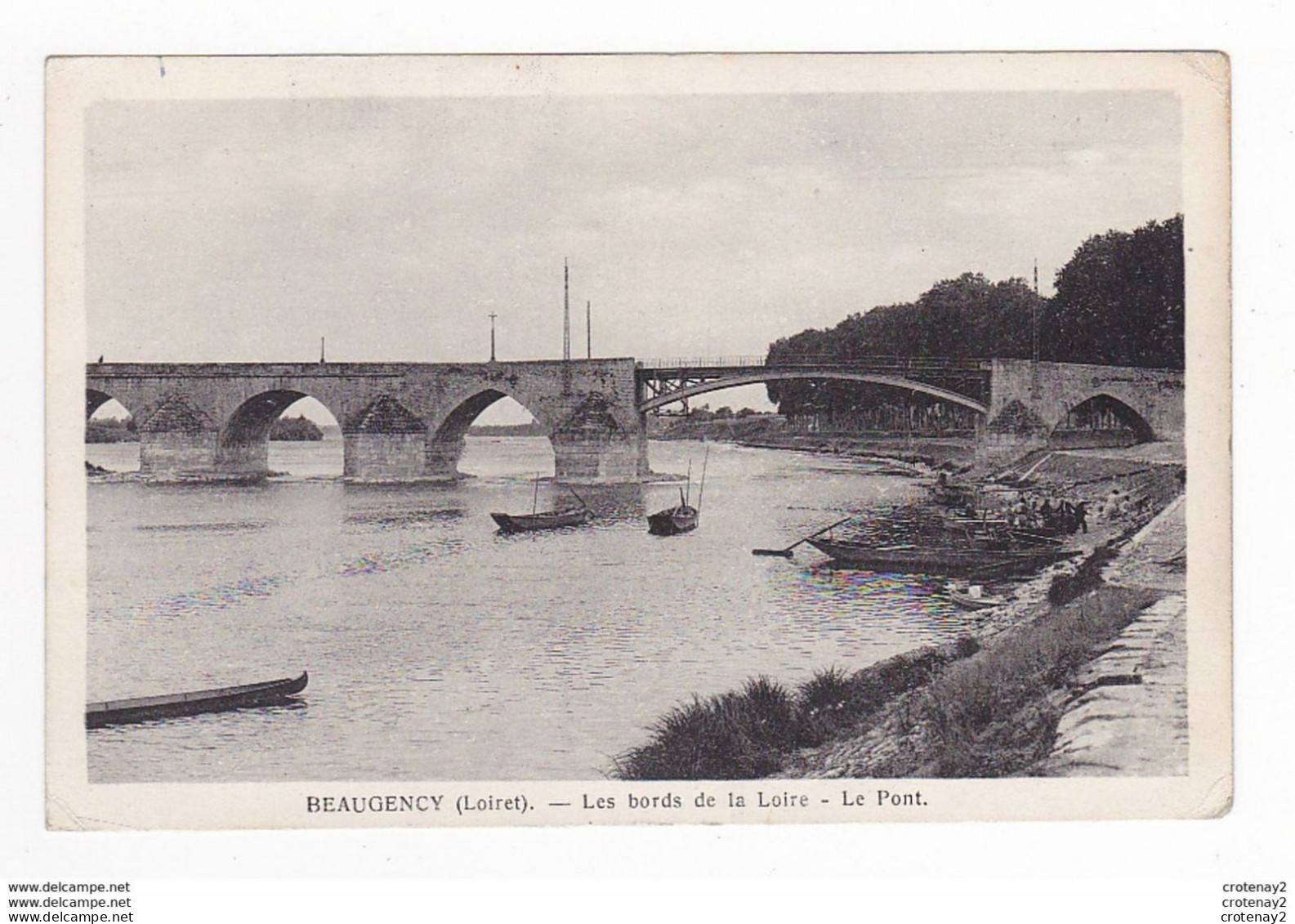 45 BEAUGENCY Les Bords De La Loire Le Pont Belle Animation Sur La Berge Bateaux Barques - Beaugency