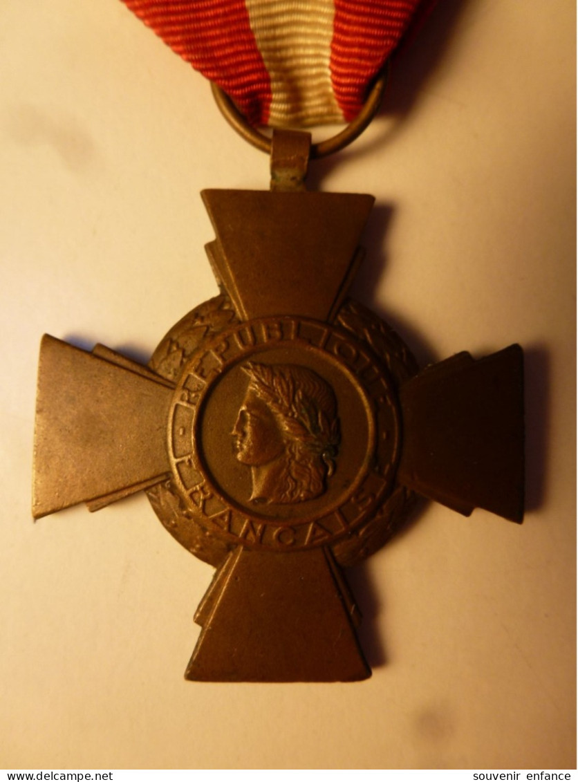 Médaille Croix De La Valeur Militaire République Française - France