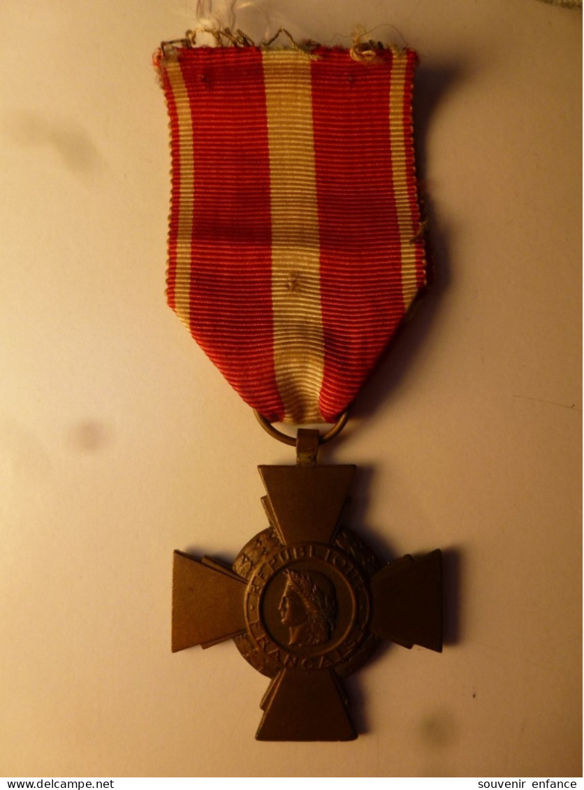 Médaille Croix De La Valeur Militaire République Française - Francia