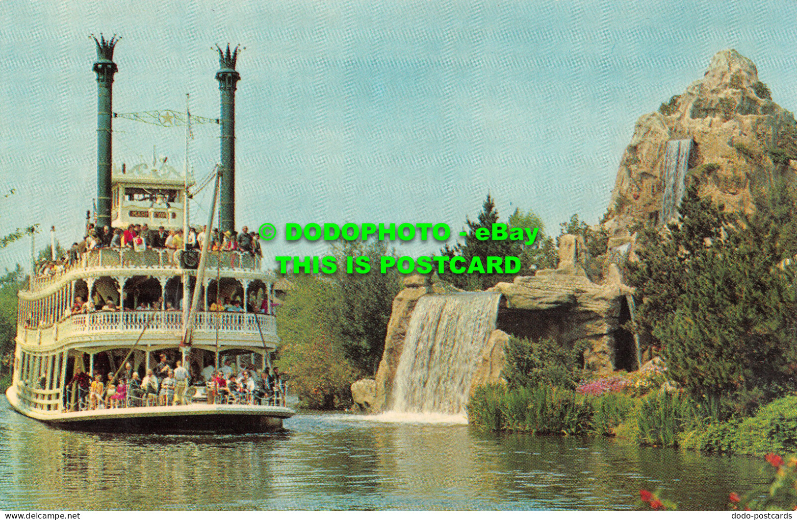 R485667 The Mark Twain Steamboat Passes Cascade Paek. Disneyland. Walt Disney - Monde