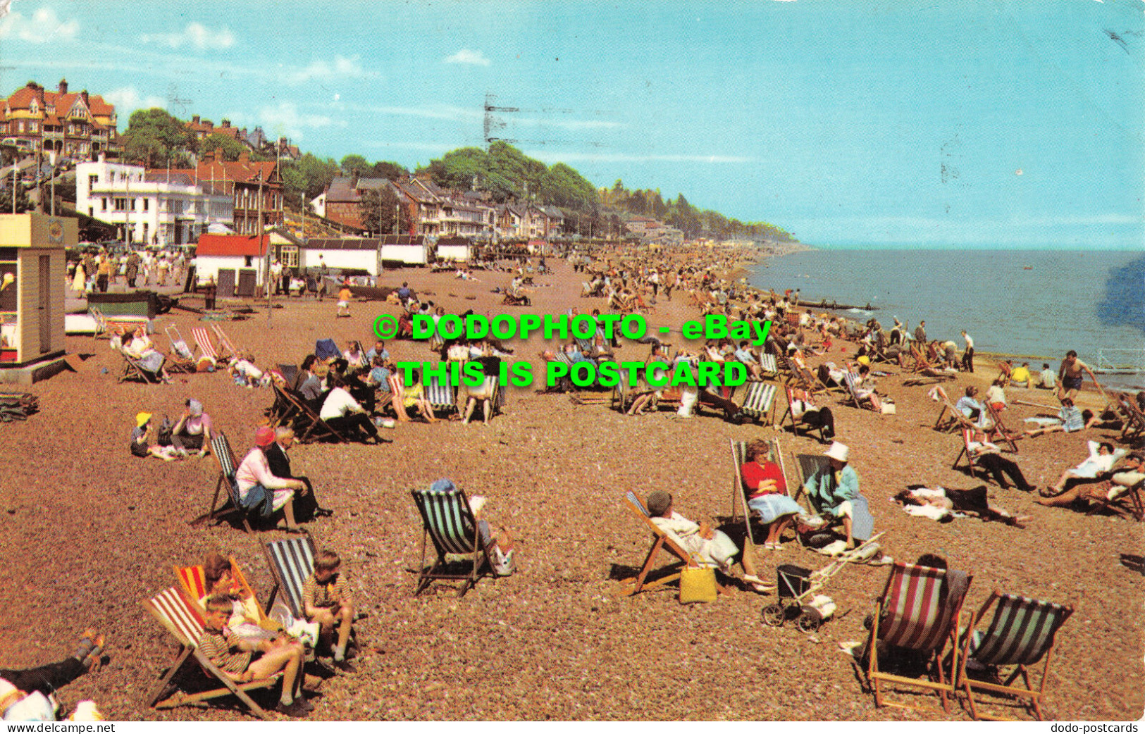 R485670 Felixstowe. The Beach. Postcard. 1976 - Monde