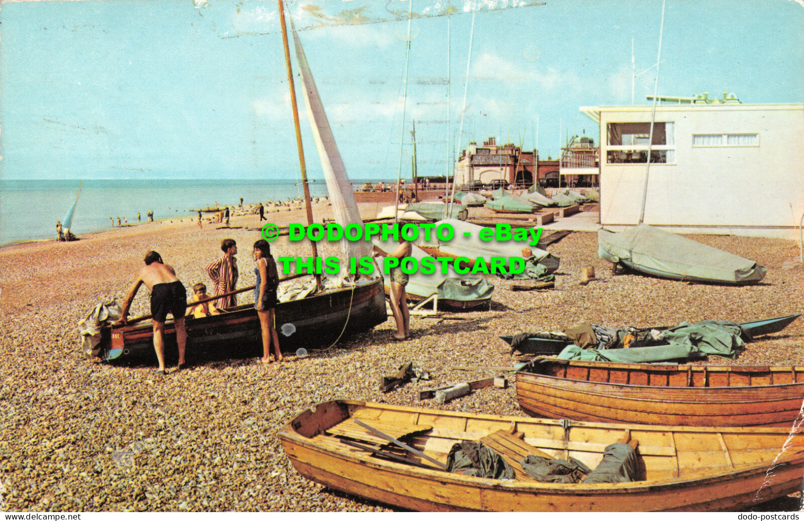 R485678 Bexhill On Sea. The Beach. Postcard - Monde