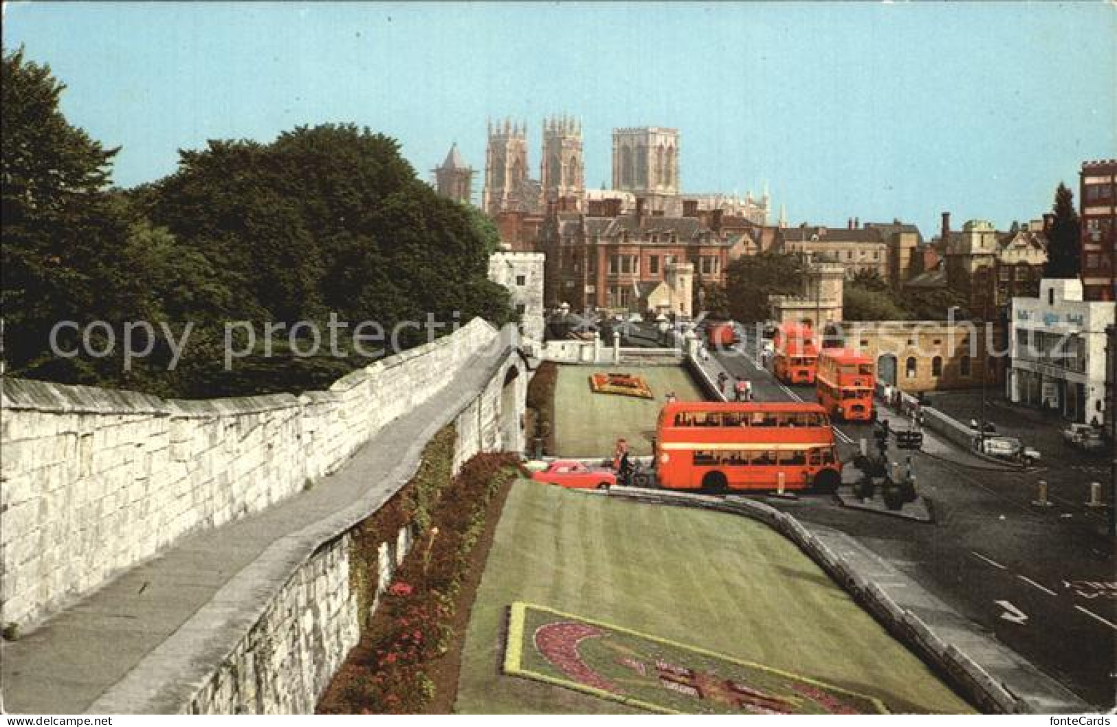 72404939 York UK Minster Cathedral From The City Walls York - Autres & Non Classés