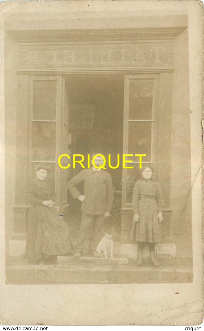 85 Luçon, Carte Photo Boutique Tailleur Veillat-Favreau, Rue Du Port, Avec Gérant Et Sa Famille - Lucon