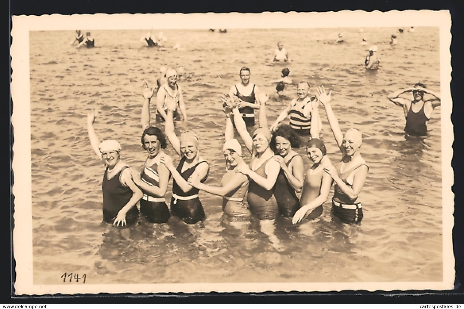 Foto-AK Frauen In Badeanzügen Posieren Im Wasser  - Mode