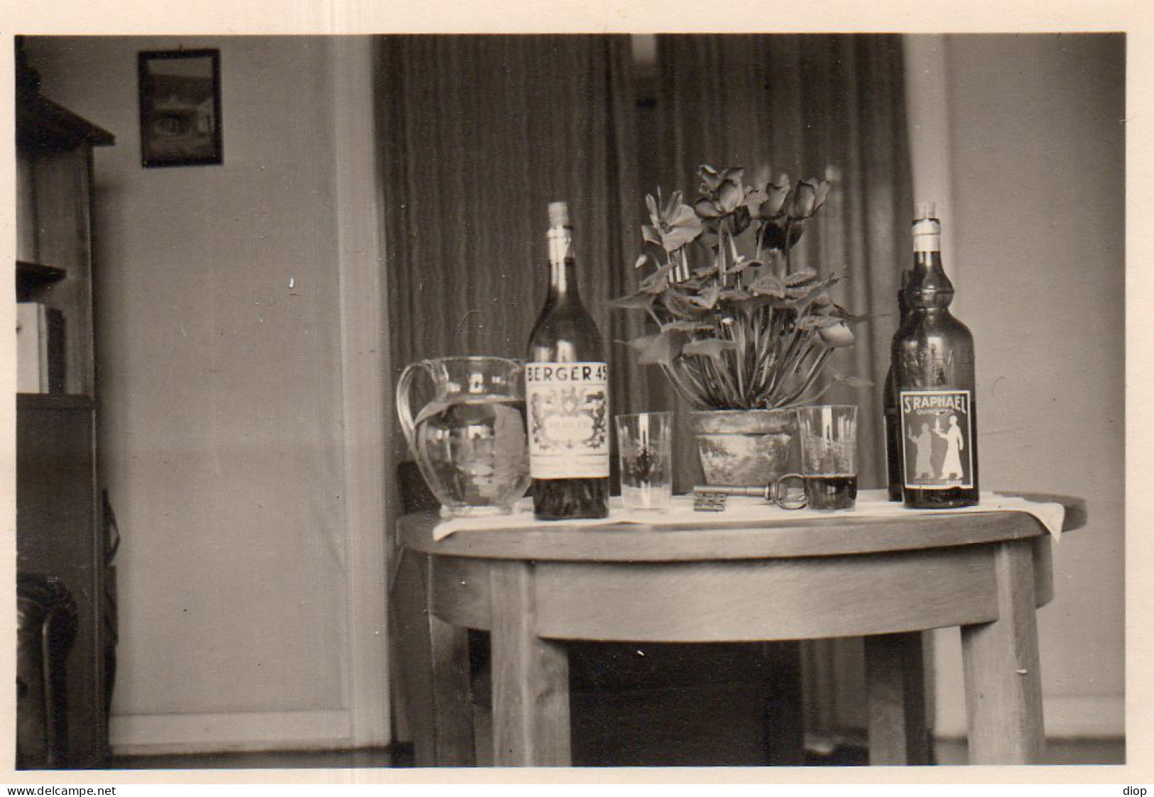 Photographie Photo Vintage Snapshot Table Plante Cl&eacute; Key Wine Vin - Lieux