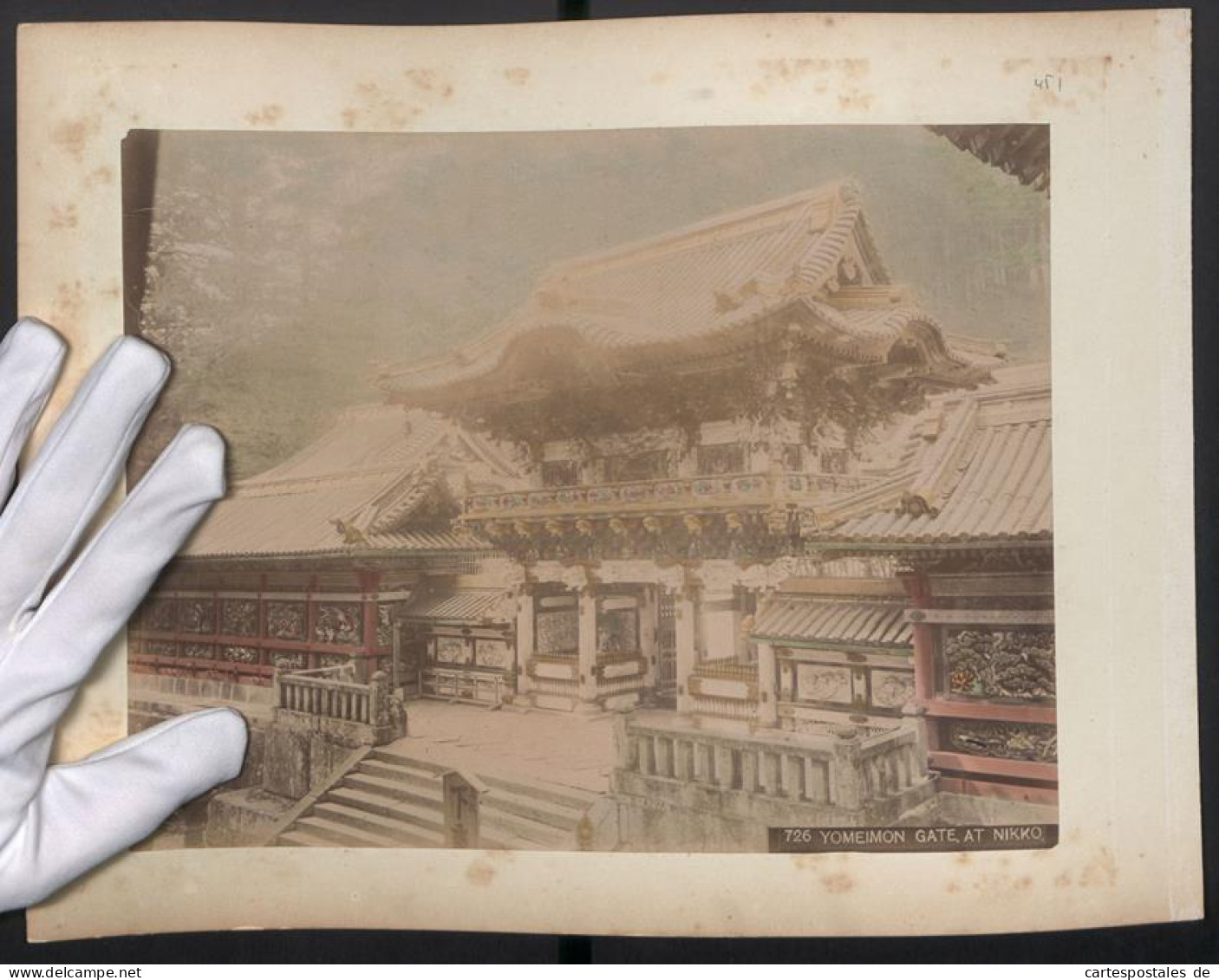 Fotografie Unbekannter Fotograf, Ansicht Nikko, Yomeimon Gate, Shinto-Schrein, Rückseite Nunobiki Halls, Koloriert  - Places